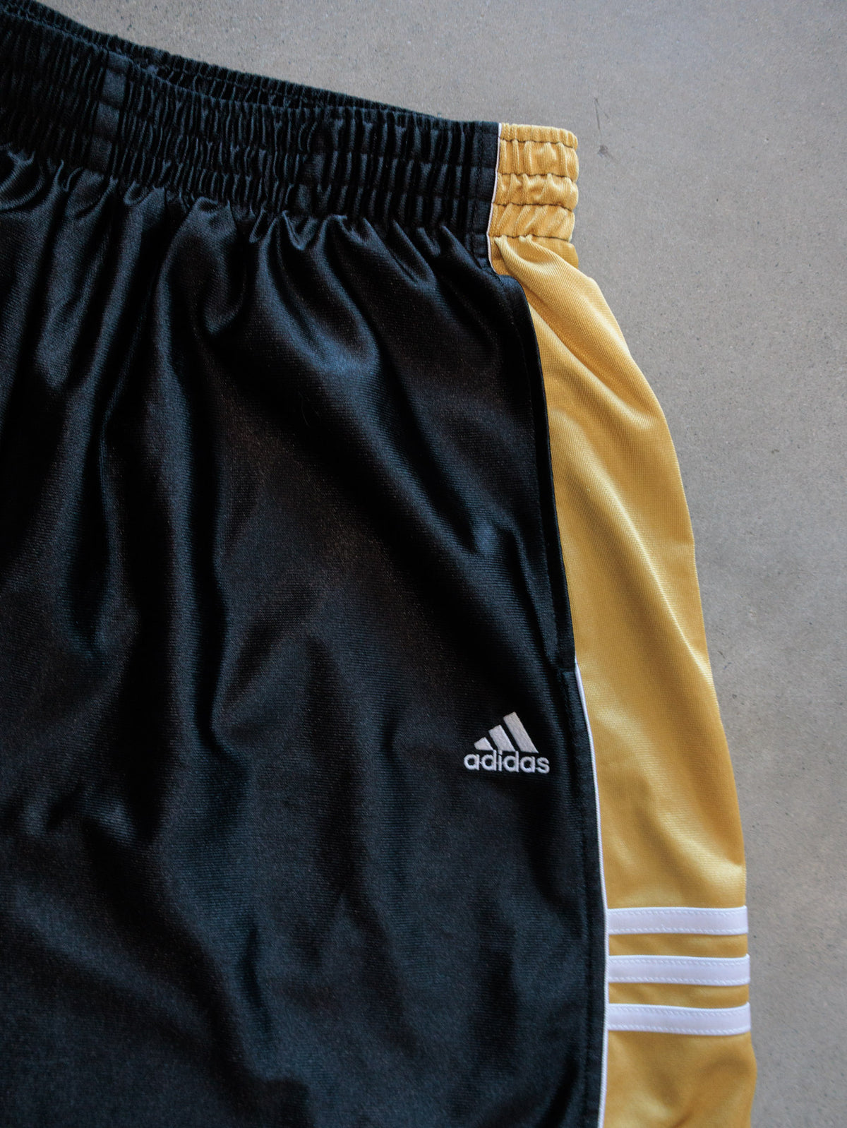 Vintage 00s Black Adidas Shorts (L)