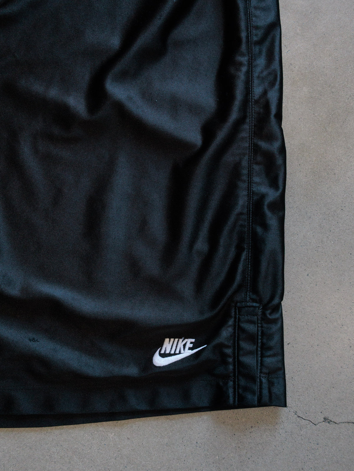 Vintage 00s Black Nike Shorts (L)