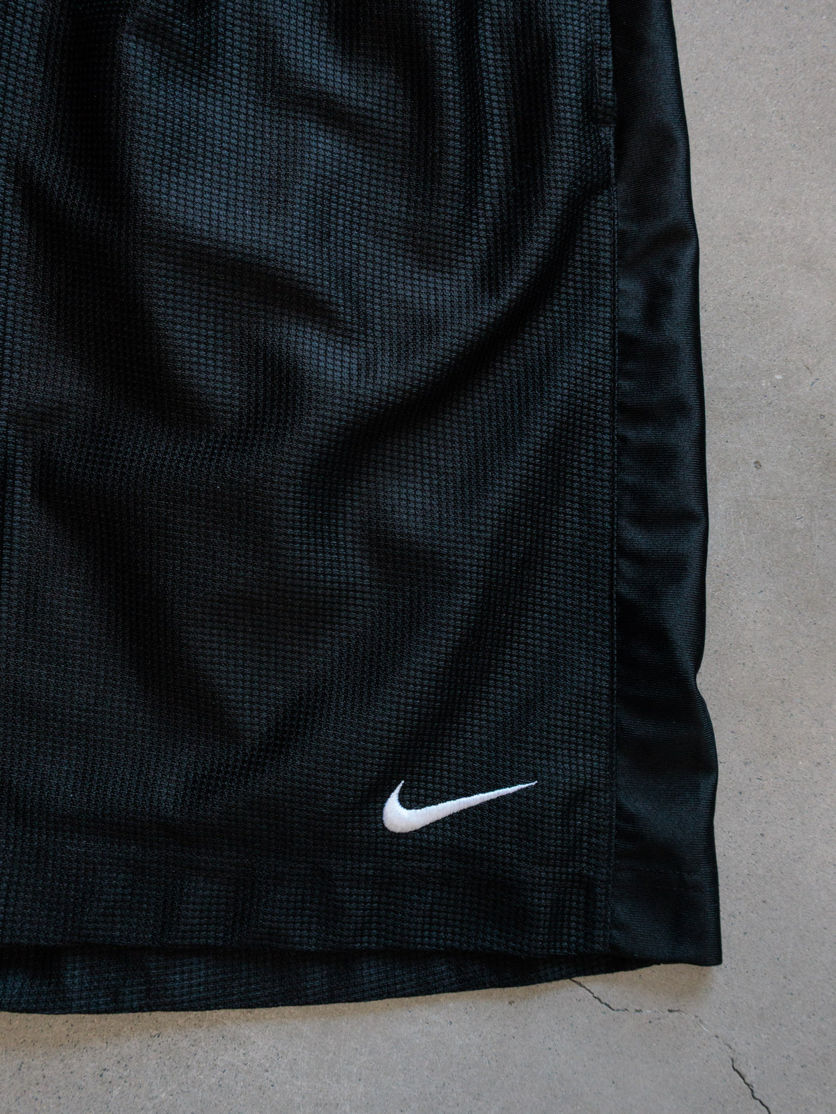 Vintage 00s Black Nike Basketball Shorts (M)
