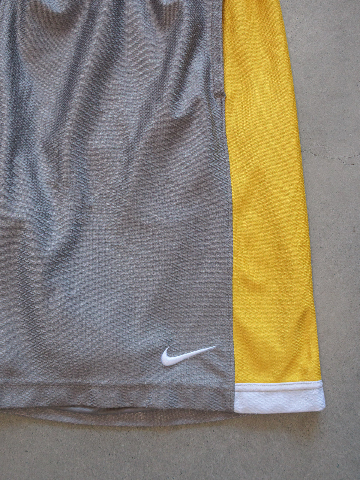 Vintage 00s Grey Nike Shorts (L)