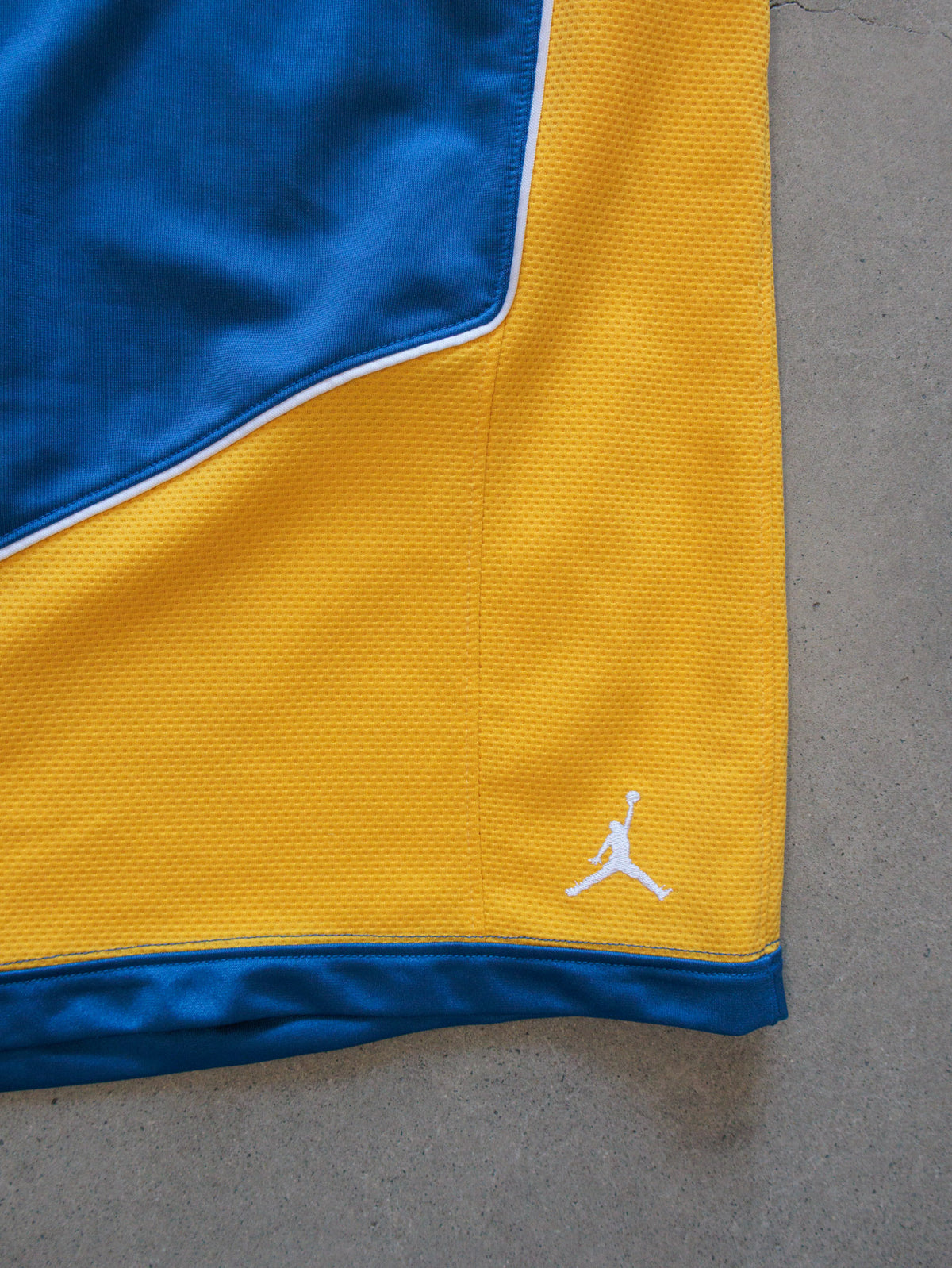 Vintage 00s Yellow Jordan Colourblock Basketball Shorts (XL)