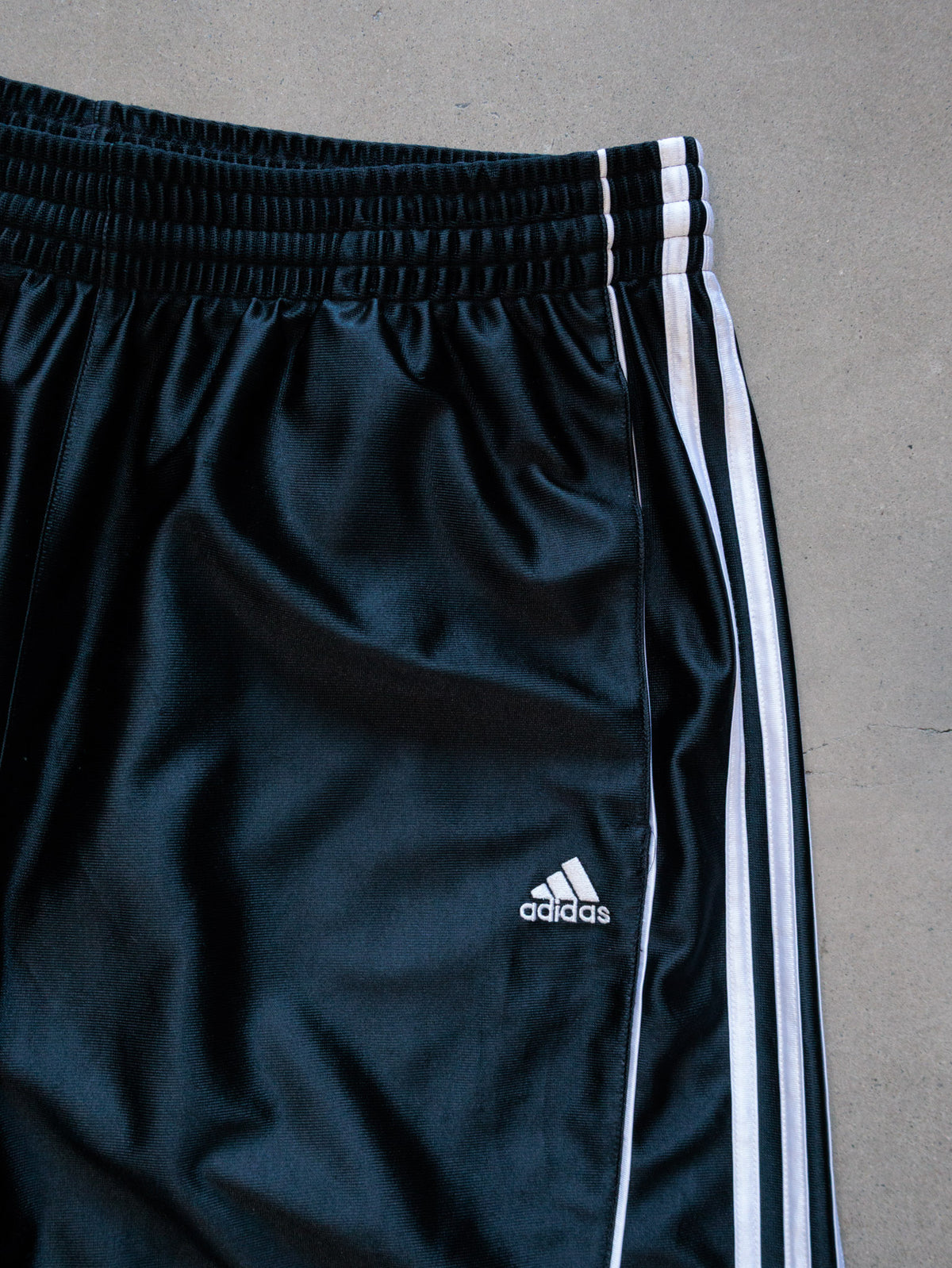 Vintage Black Adidas Shorts (XL)