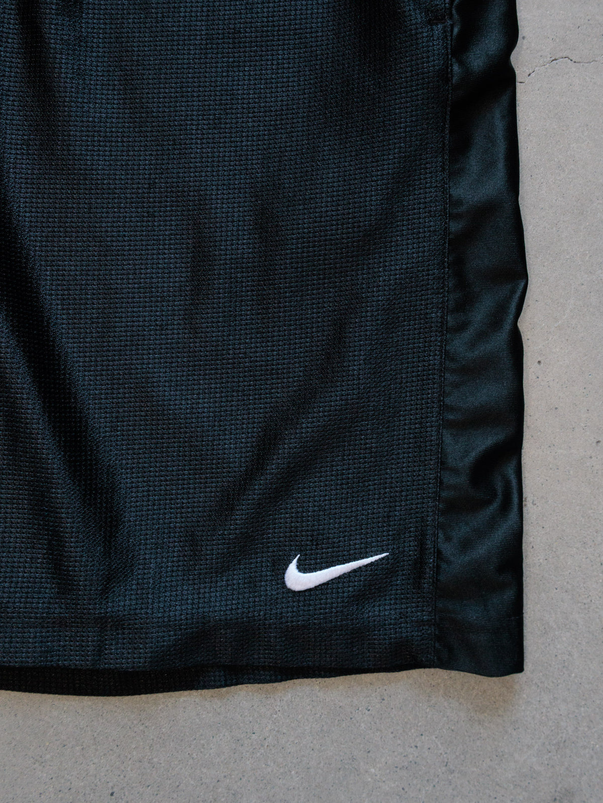Vintage 00s Black Nike Basketball Shorts (L)