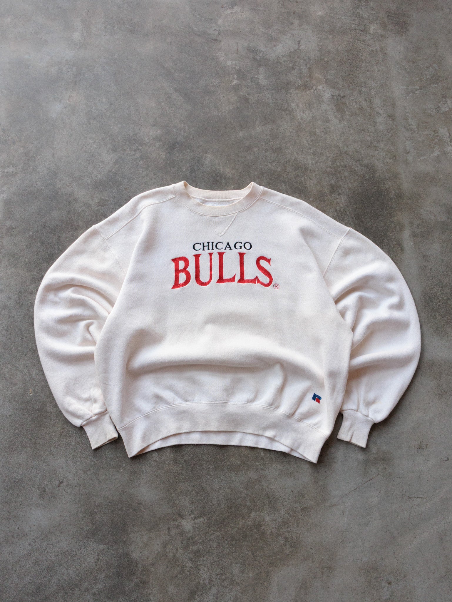 Vintage 90s White Chicago Bulls Russell Athletic Sweatshirt (Youth XXL)