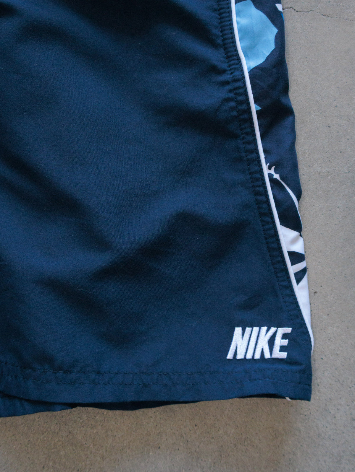 Vintage 00s Navy Nike Swim Shorts (M)