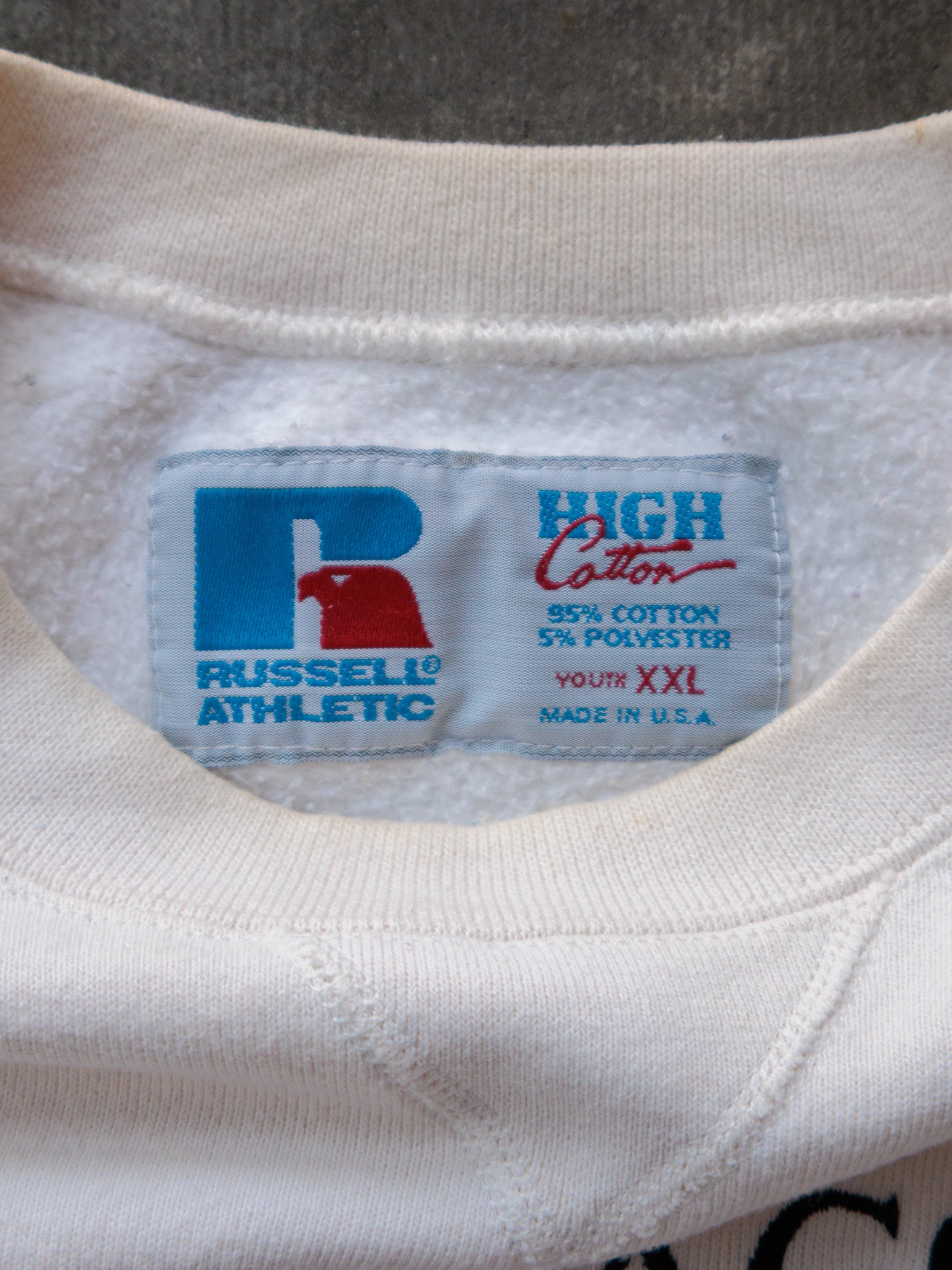 Vintage 90s White Chicago Bulls Russell Athletic Sweatshirt (Youth XXL)