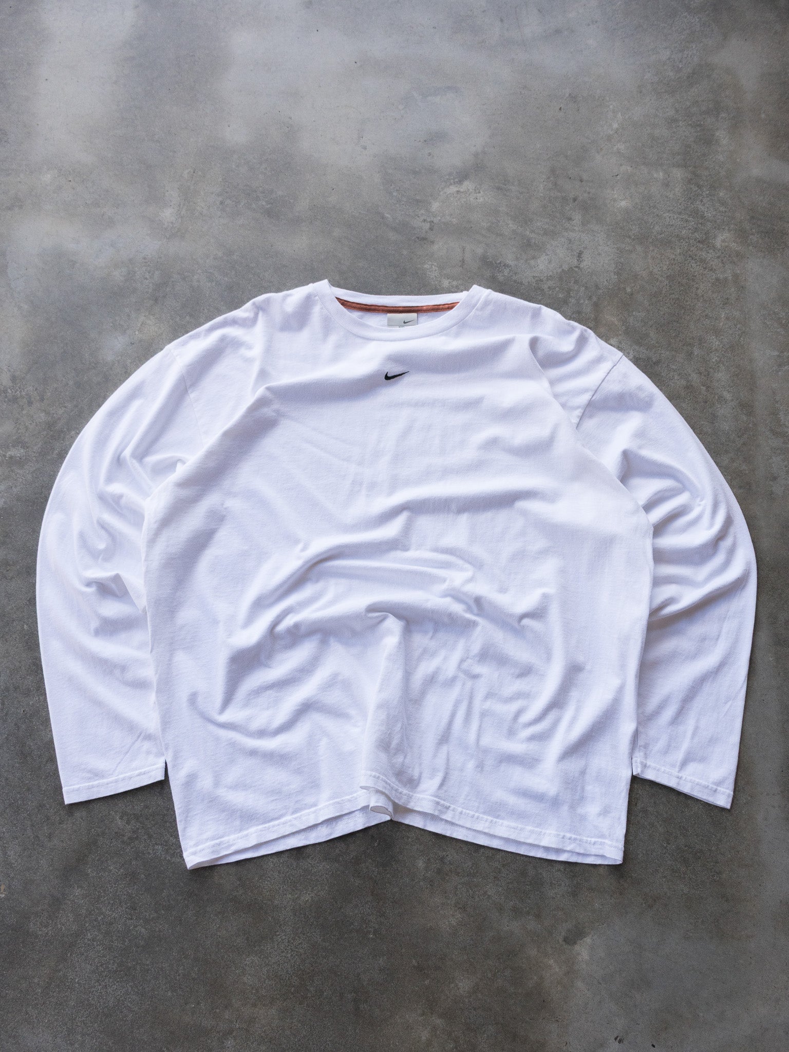 Vintage 00s White Nike Center Swoosh Long Sleeve (2XL)