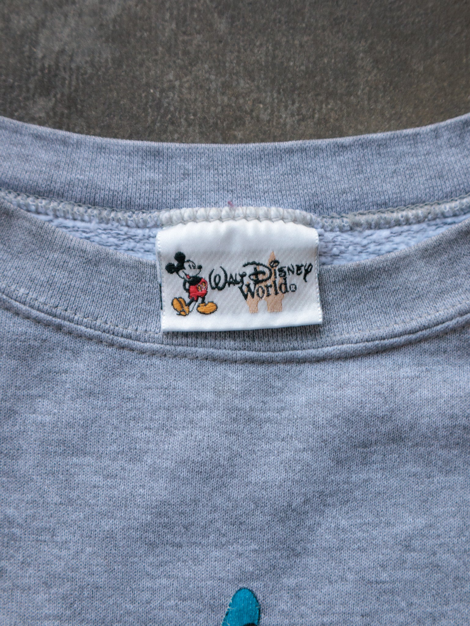 Vintage 2000 Grey Walt Disney World Sweatshirt (-)