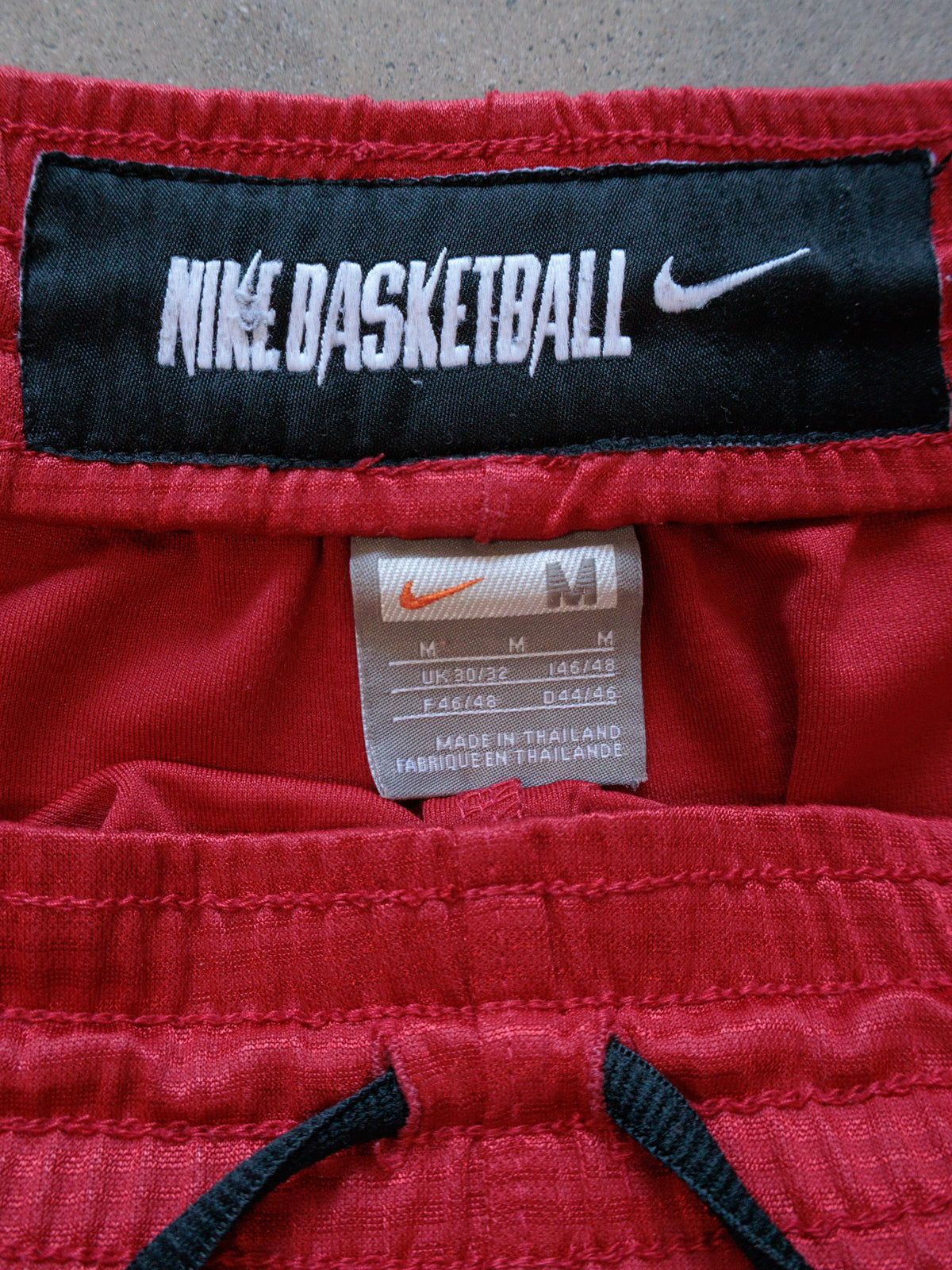 Vintage 00s Red Nike Basketball Shorts (M)