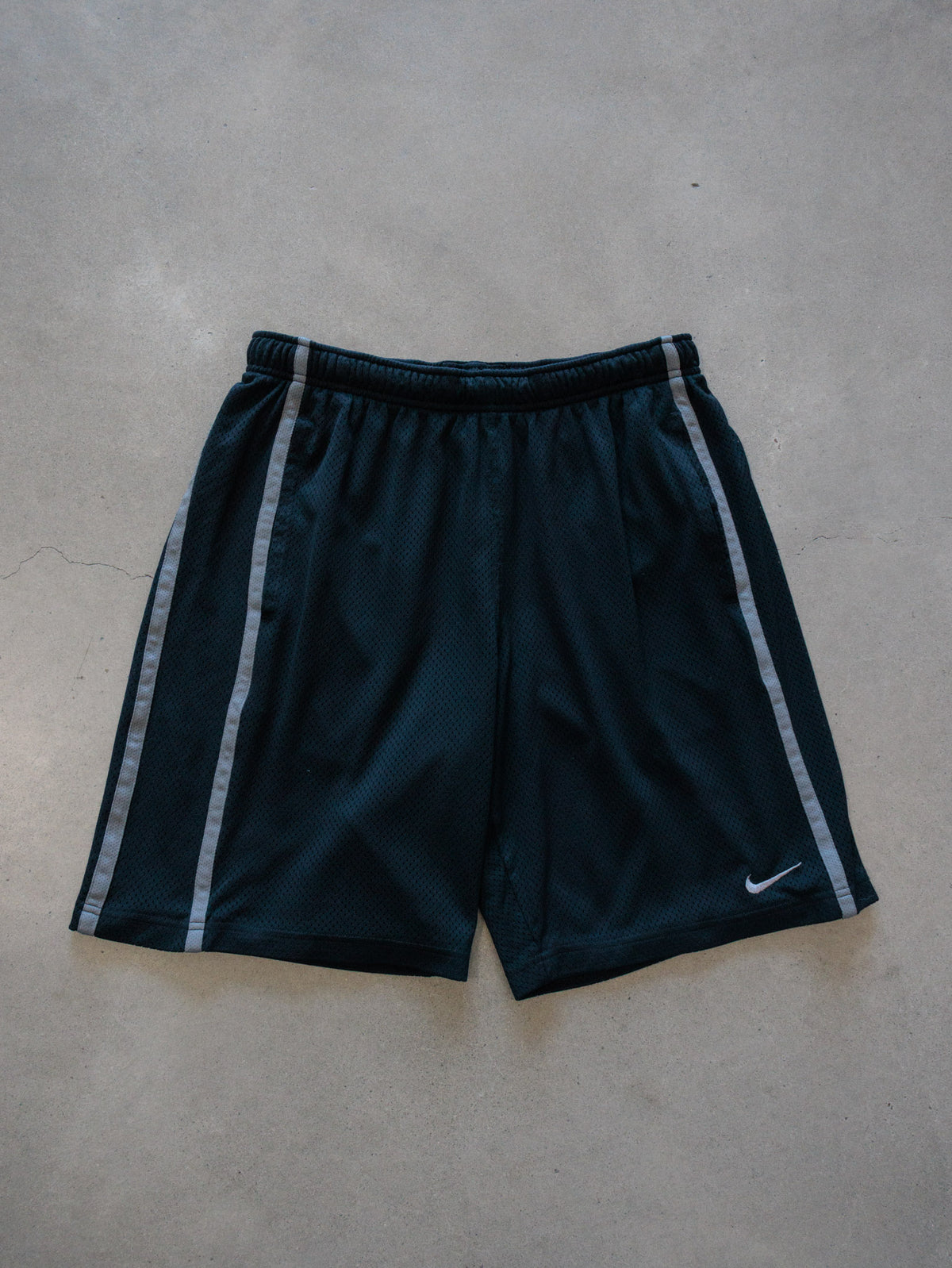 Vintage Green Nike Mesh Shorts (M)