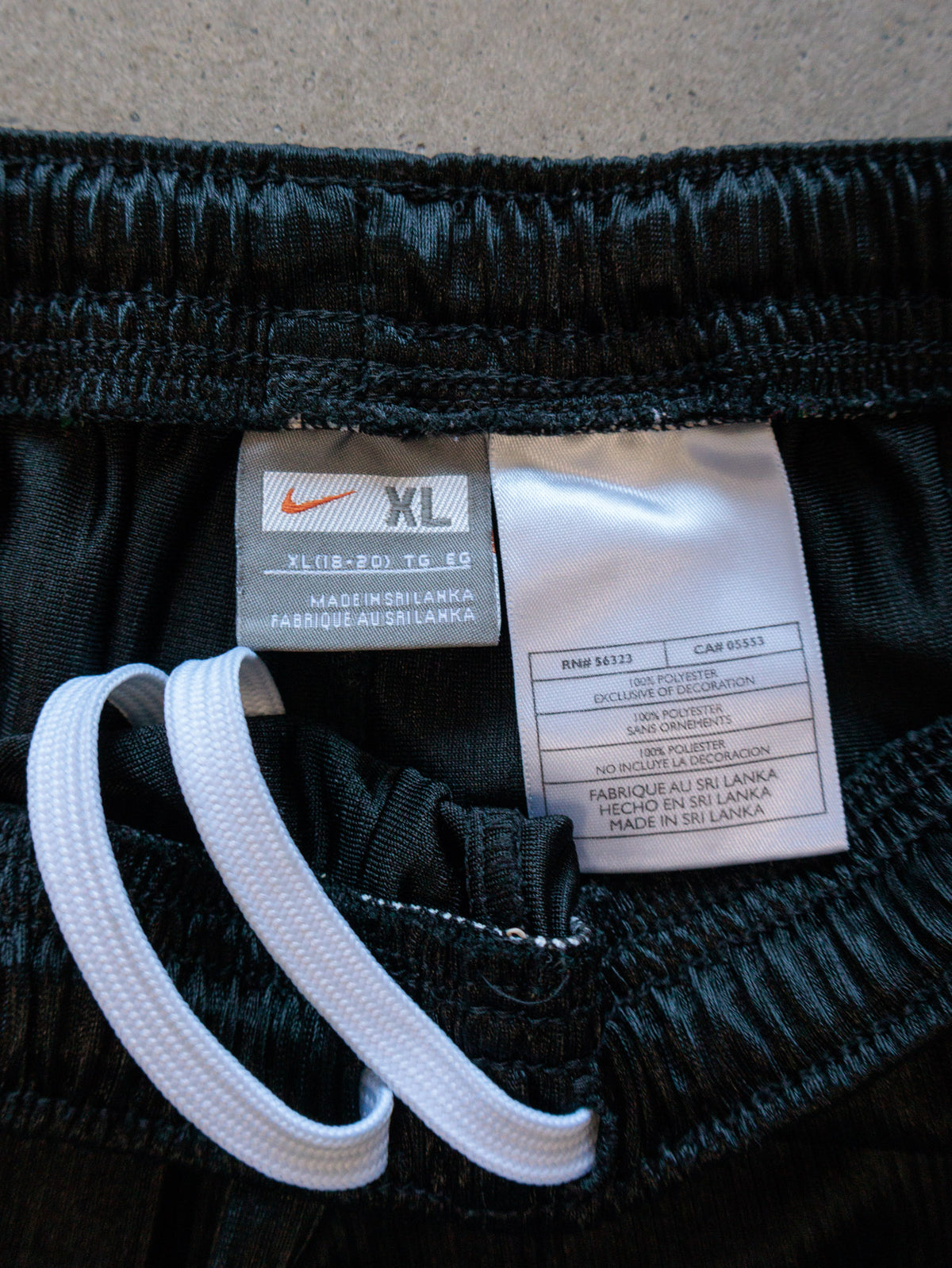 Vintage 00s Black Nike Shorts (18-20Y)