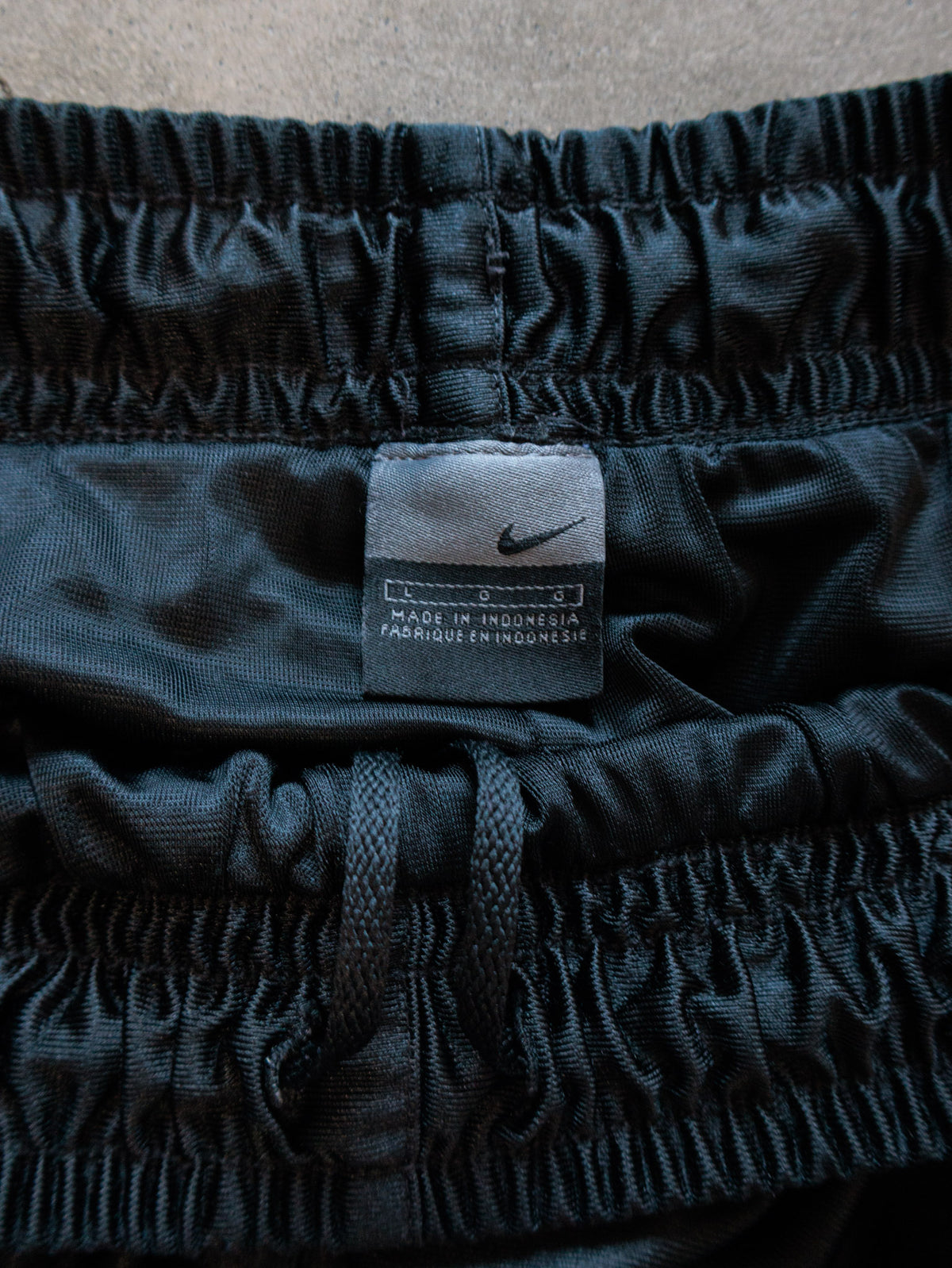 Vintage 00s Black Nike Shorts (L)