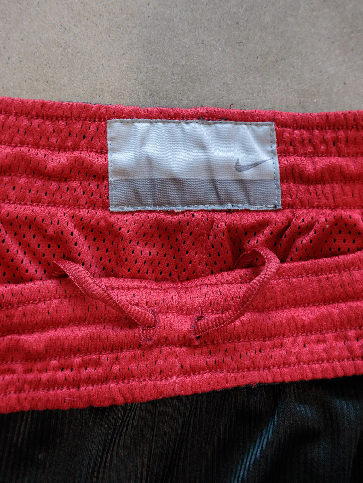 Vintage 00s Black & Red Nike Reversible Mesh Shorts (-)