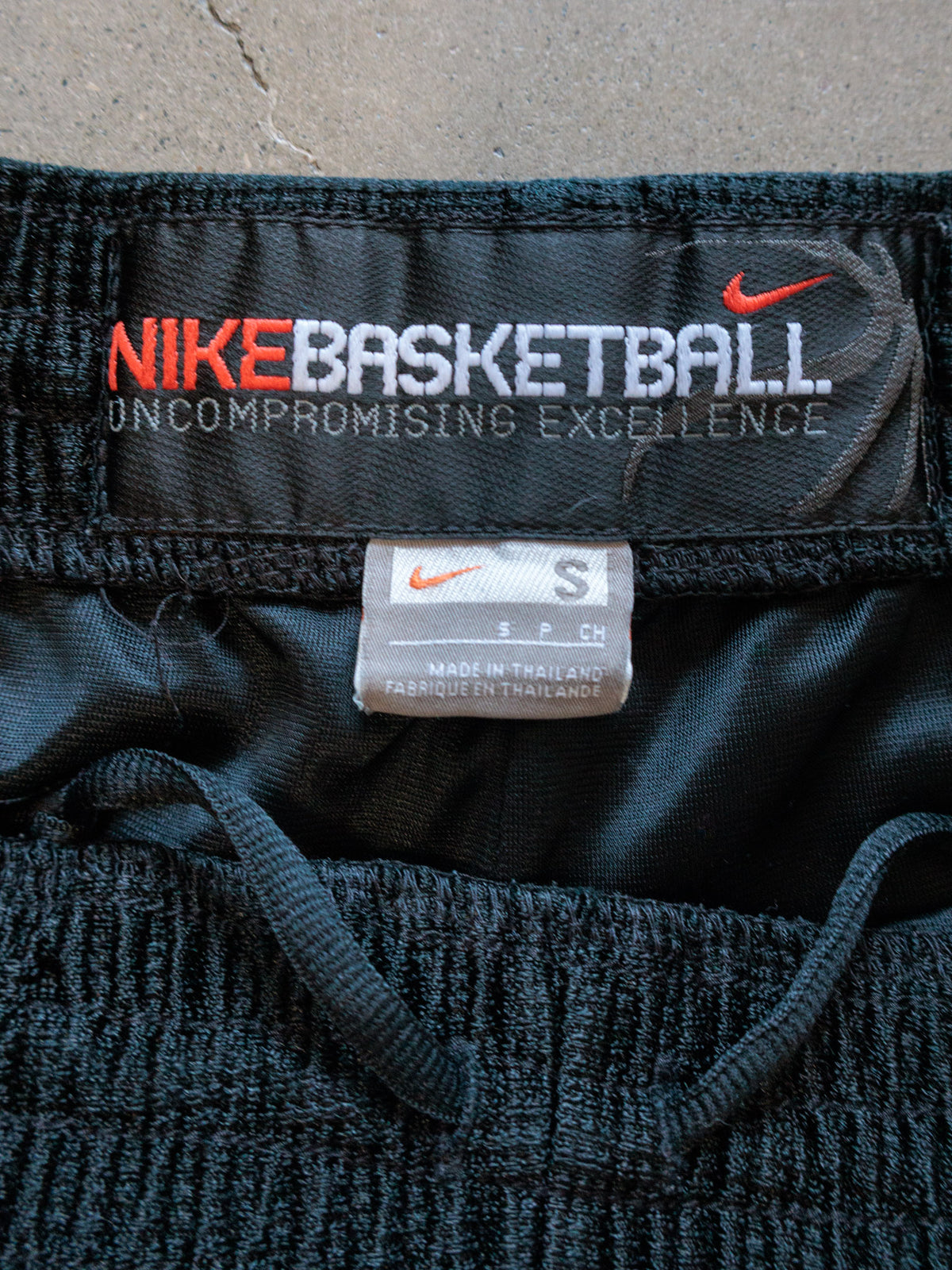 Vintage 00s Black Nike Basketball Shorts (S)