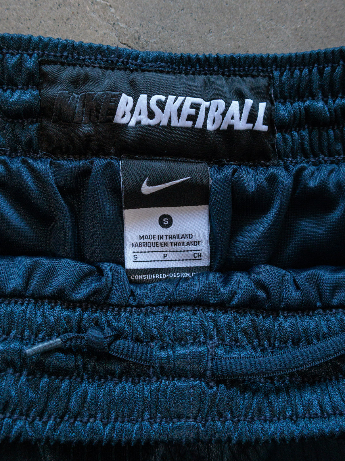 Vintage 00s Navy Nike Basketball Shorts (S)