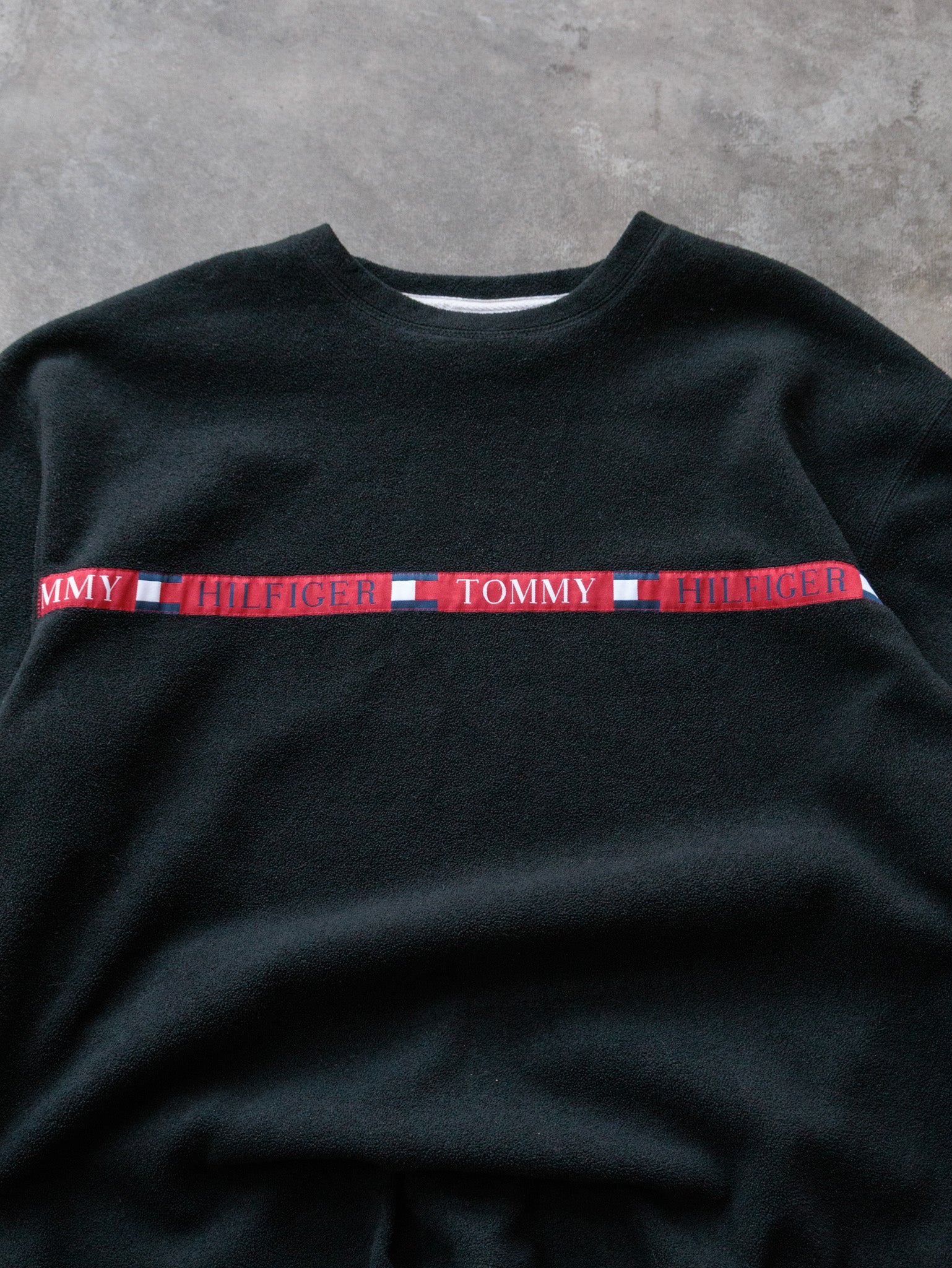 Vintage 90s Black Tommy Hilfiger Fleece Sweatshirt (L)