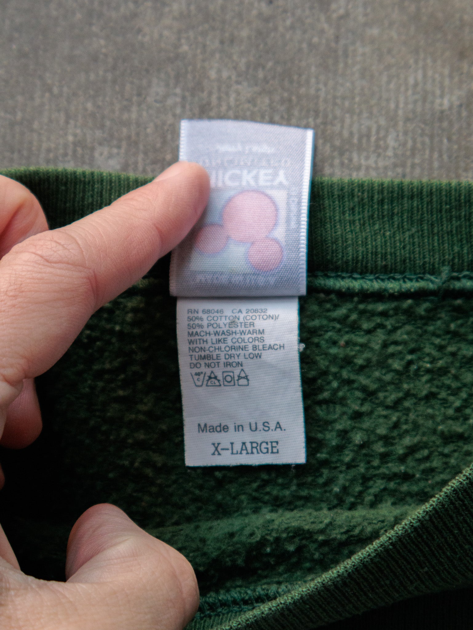 Vintage 90s Green Disney Mickey Mouse Merry Christmas Sweatshirt (XL)