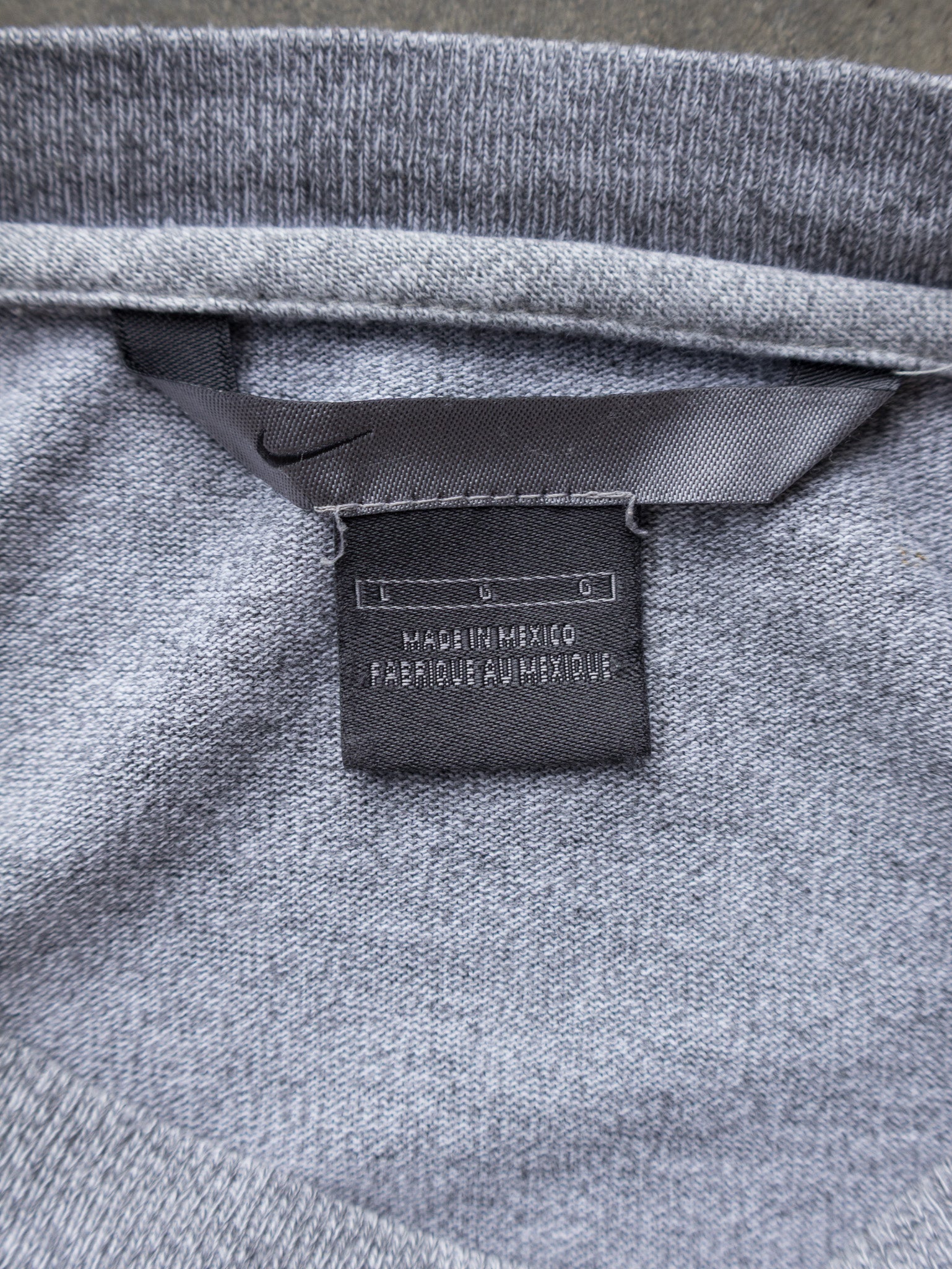 Vintage 00s Grey Nike Centre Swoosh Tee (L)