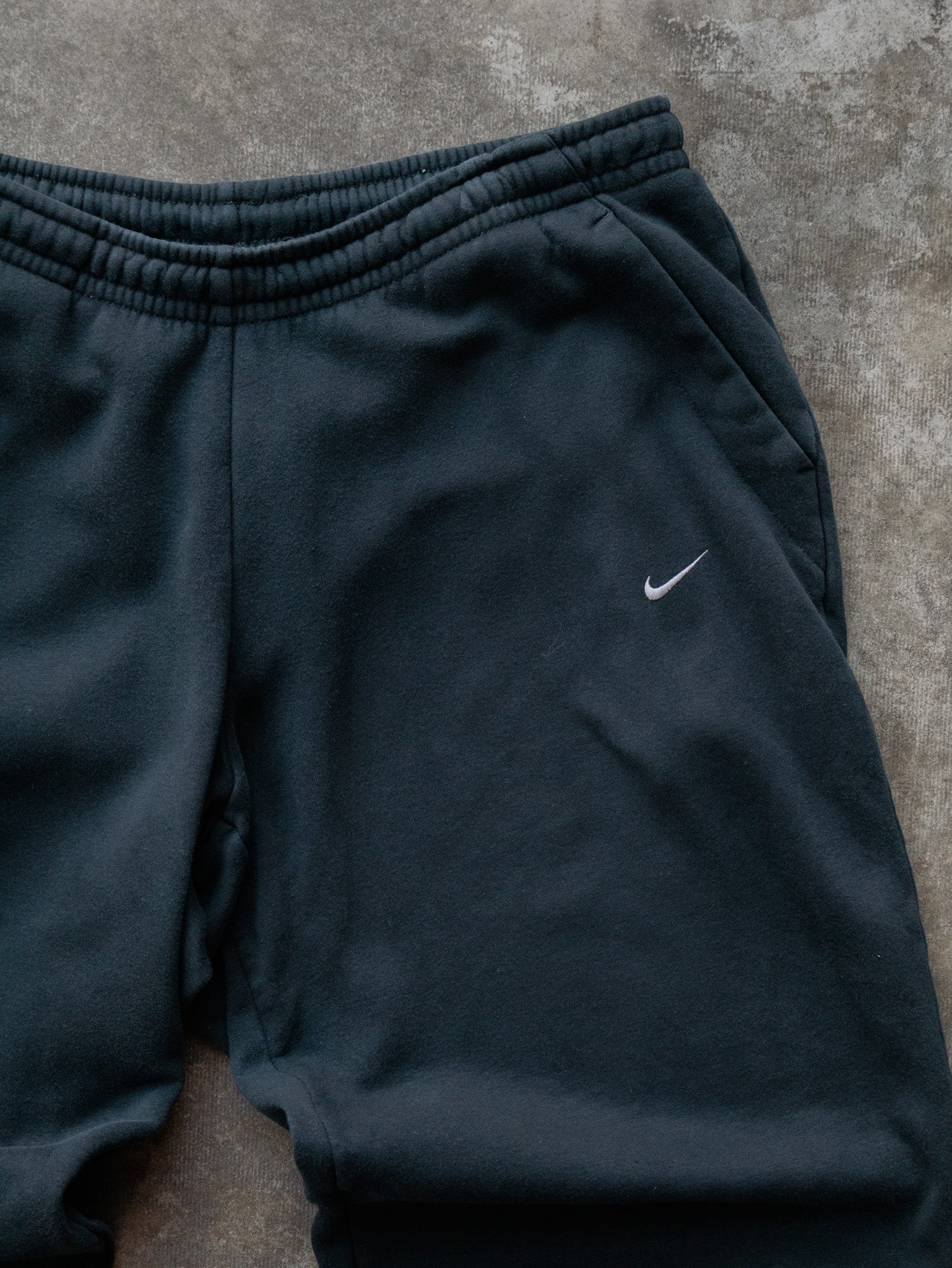 Vintage 00s Black Nike Sweatpants (L)