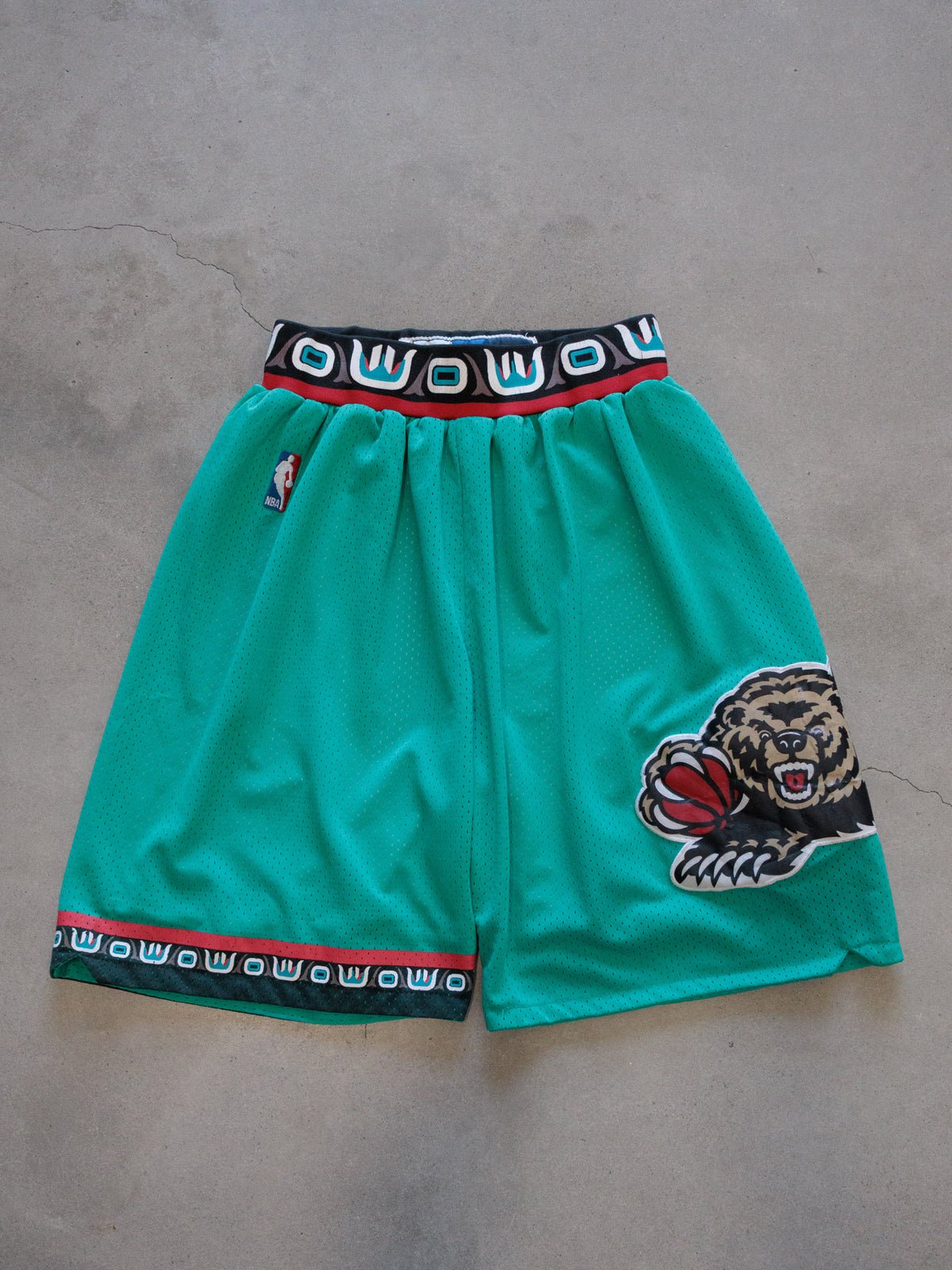 Vintage 00s Green Adidas Memphis Grizzlies Basketball Shorts (M)
