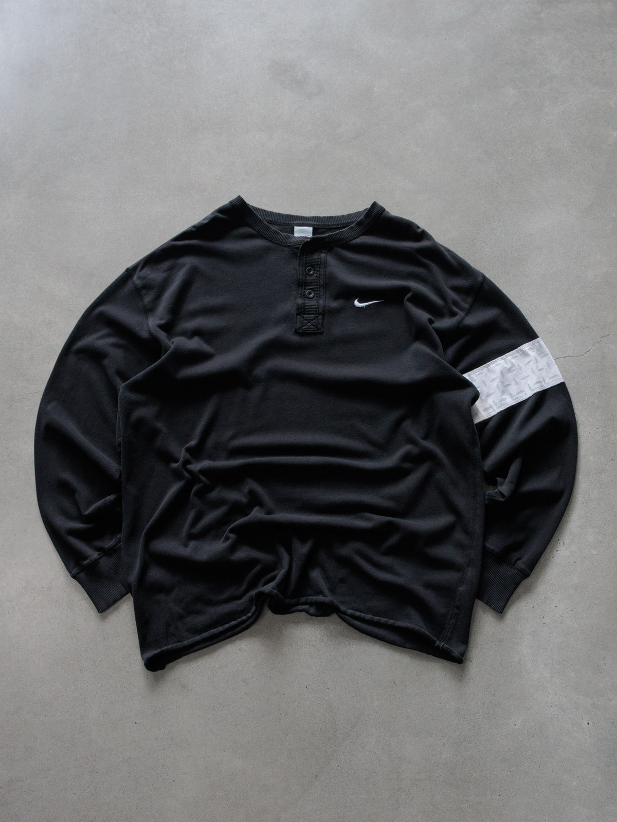 Vintage 00s Black Nike Henley Long Sleeve Tee (XL)