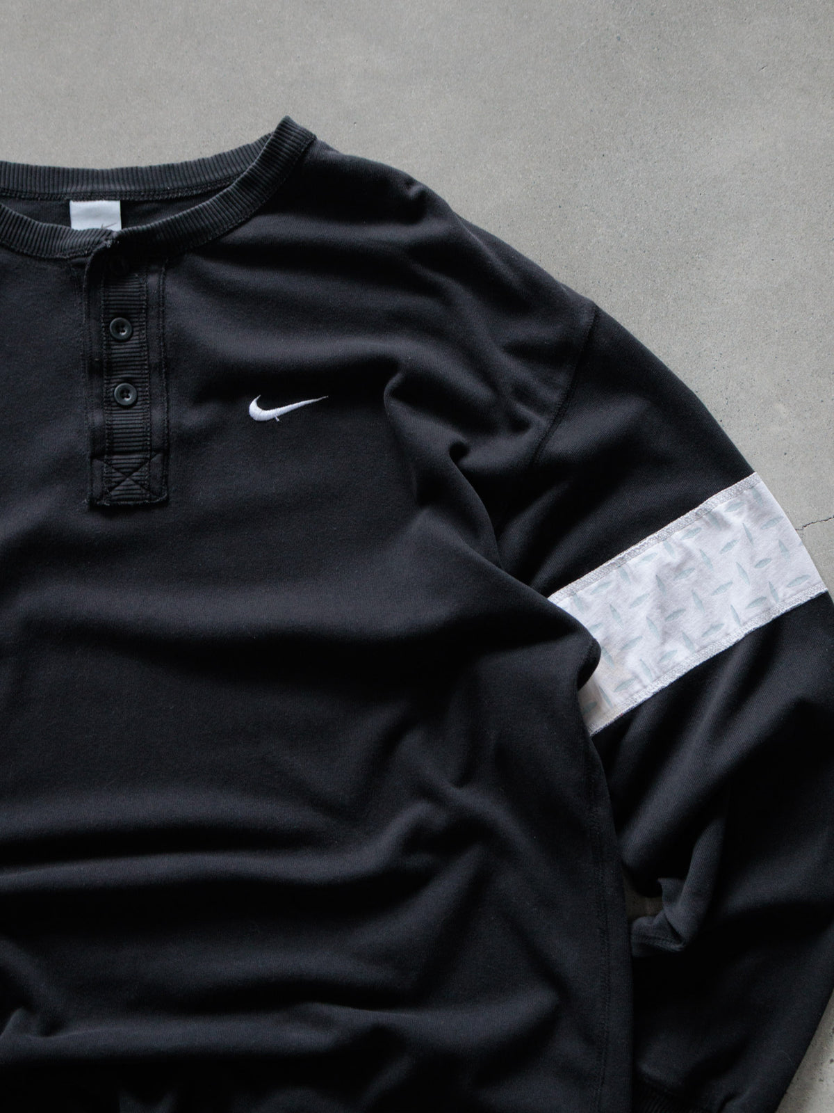 Vintage 00s Black Nike Henley Long Sleeve Tee (XL)