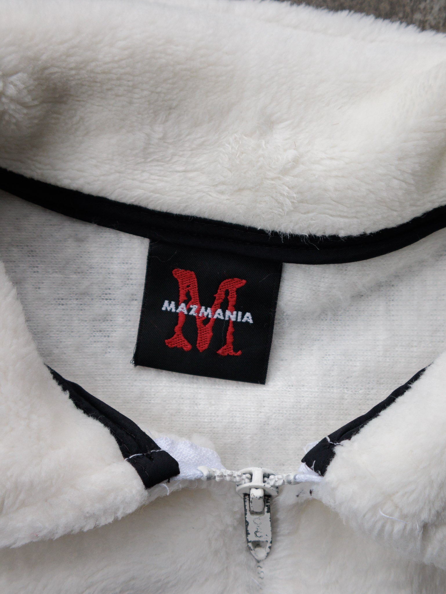 Vintage 90s White Mazmania Mountain Fleece Sweatshirt (-)