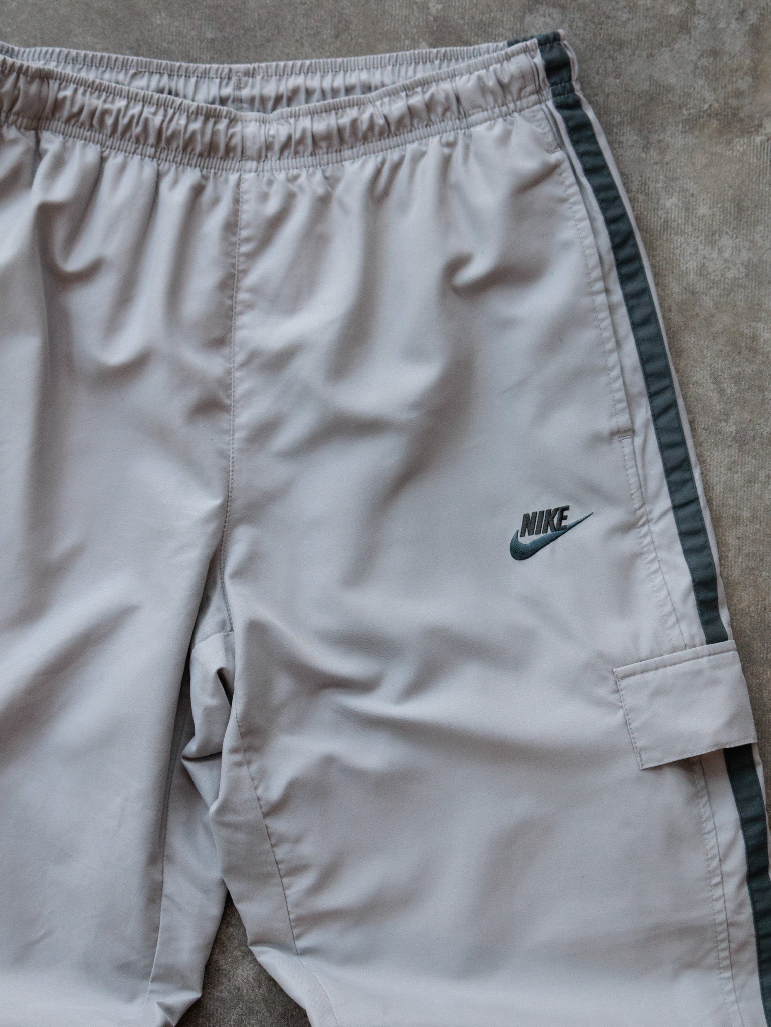 Vintage 00s Grey Nike Cargo Track Pants (M)