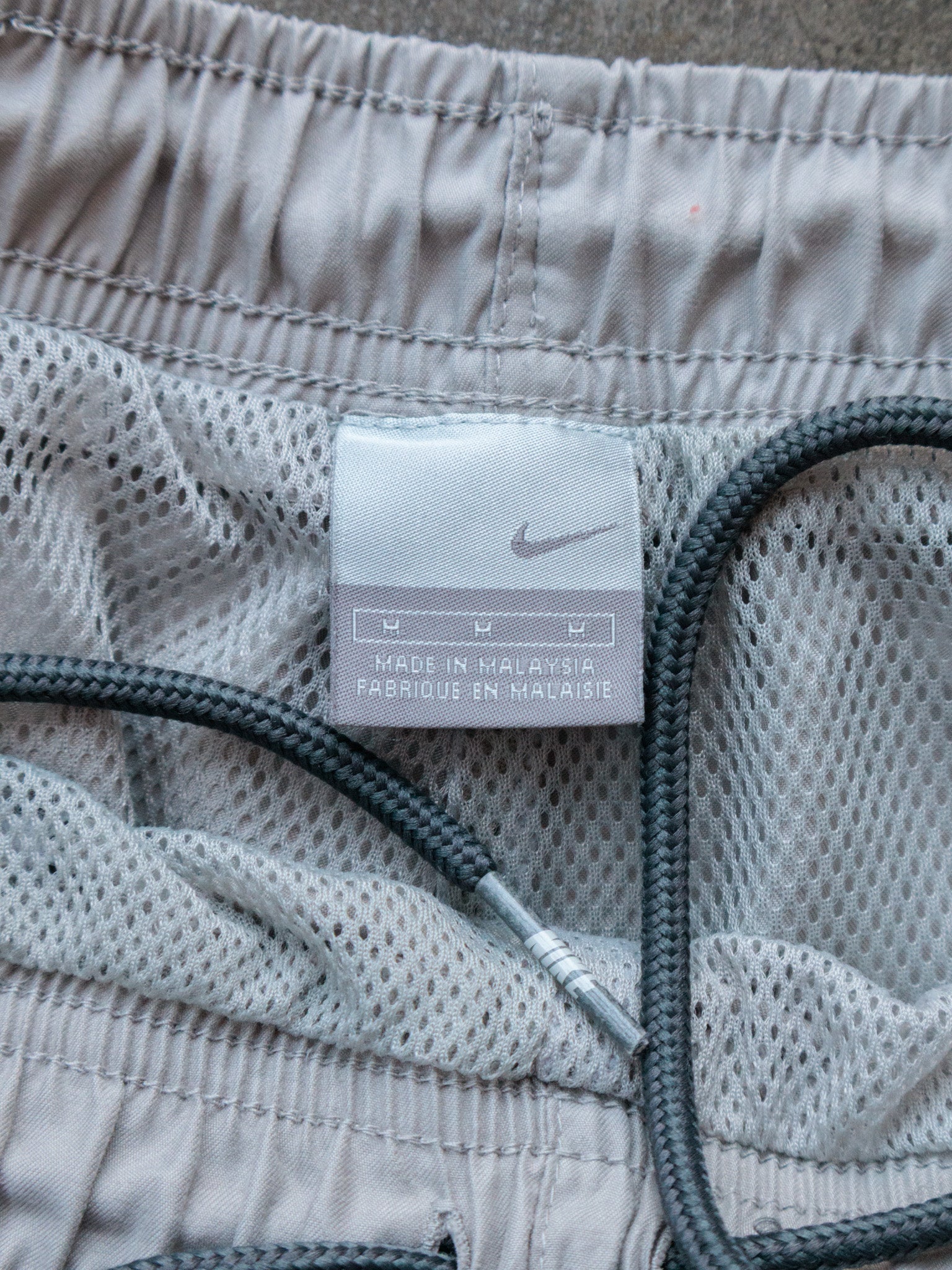 Vintage 00s Grey Nike Cargo Track Pants (M)