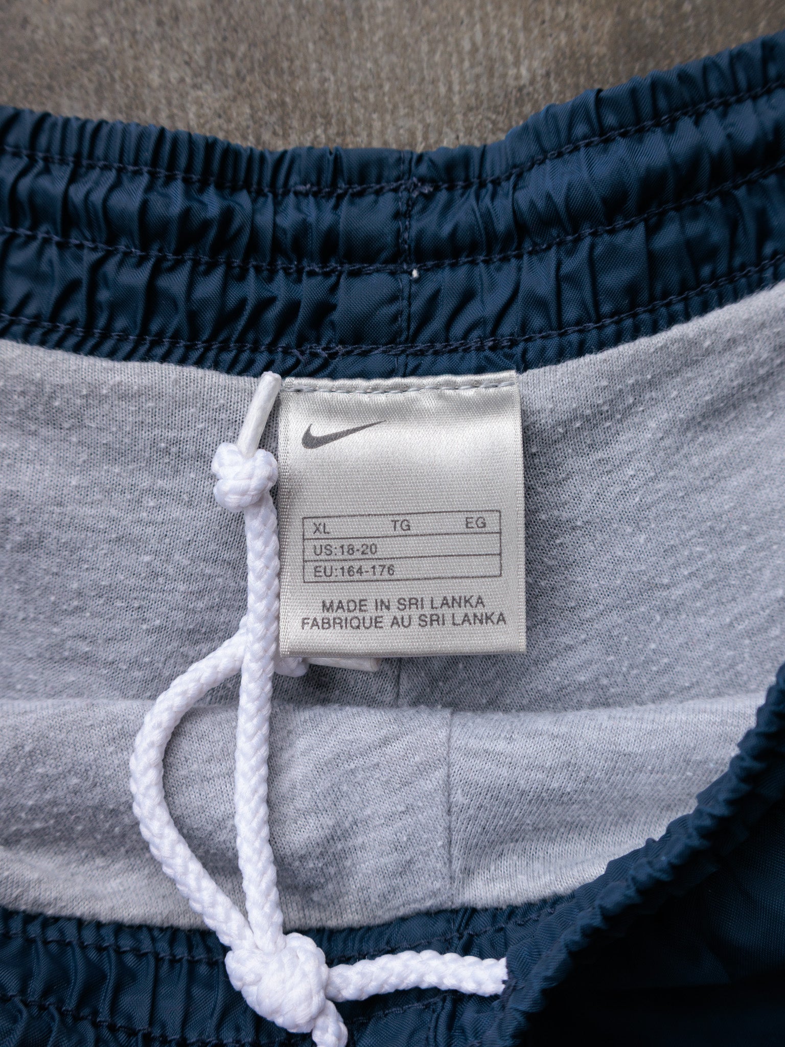 Vintage 00s Navy Nike Track Pants (18-20Y)