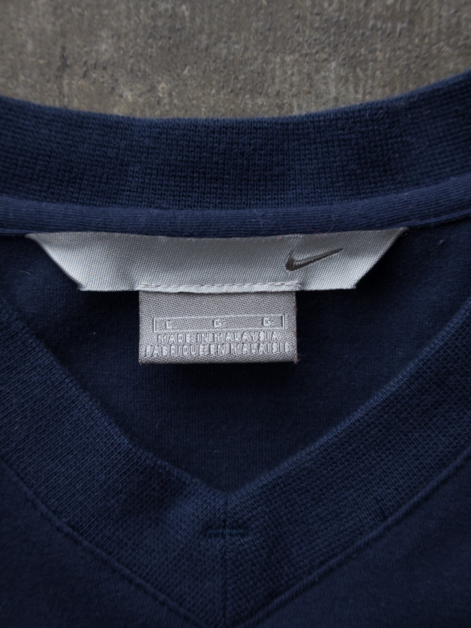 Vintage 00s Navy Nike V-Neck Long Sleeve (L)