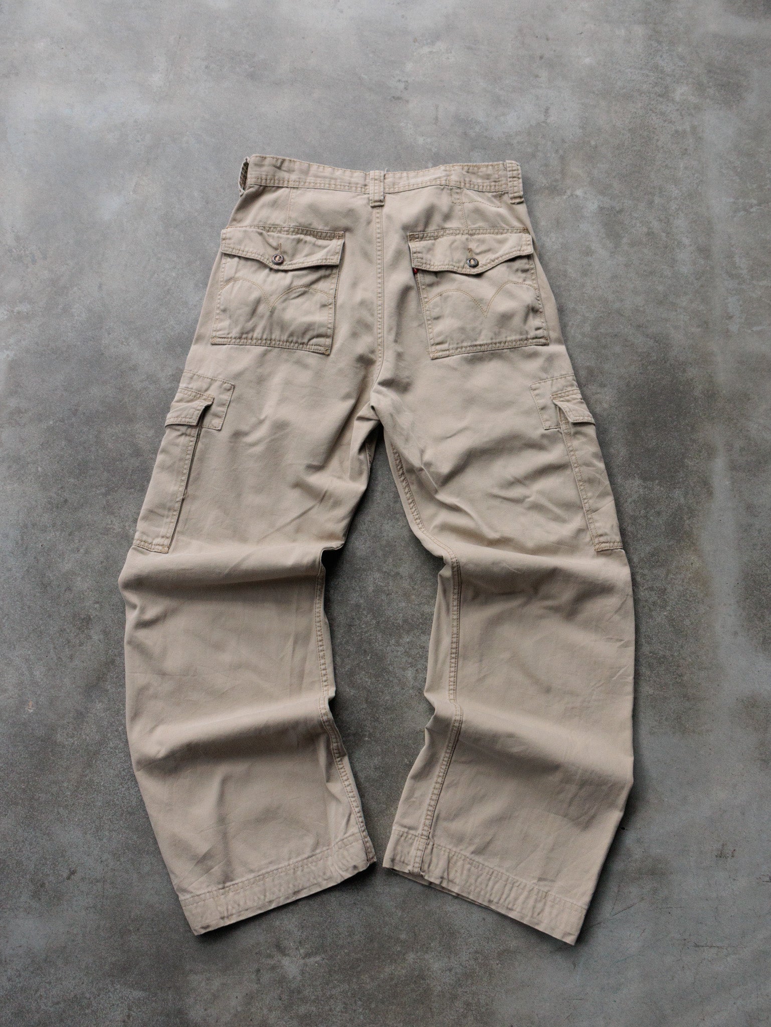 Vintage Khaki Levi's Cargo Pants (W32)