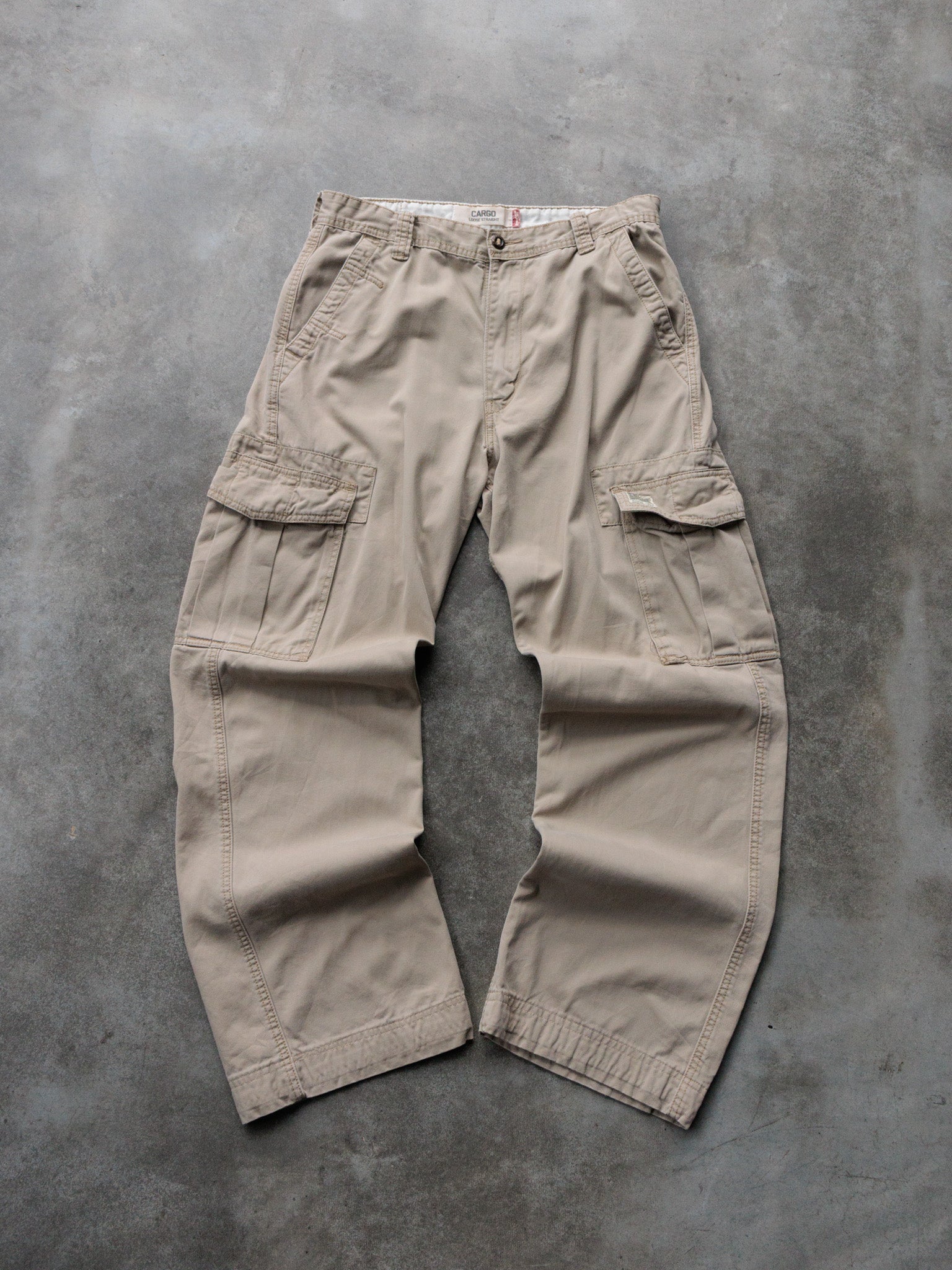 Vintage Khaki Levi's Cargo Pants (W32)