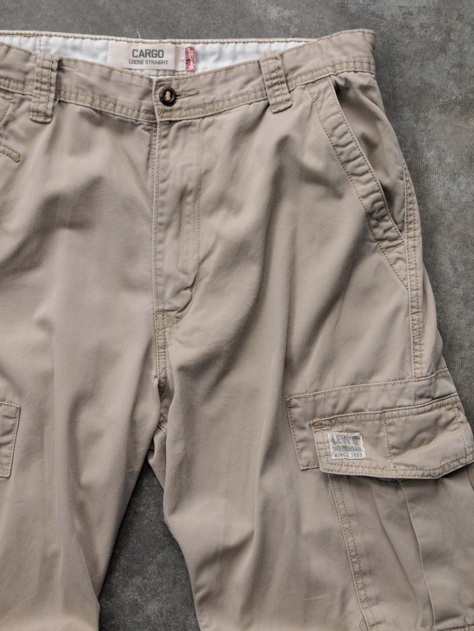 Vintage Khaki Levi's Cargo Pants (W32)
