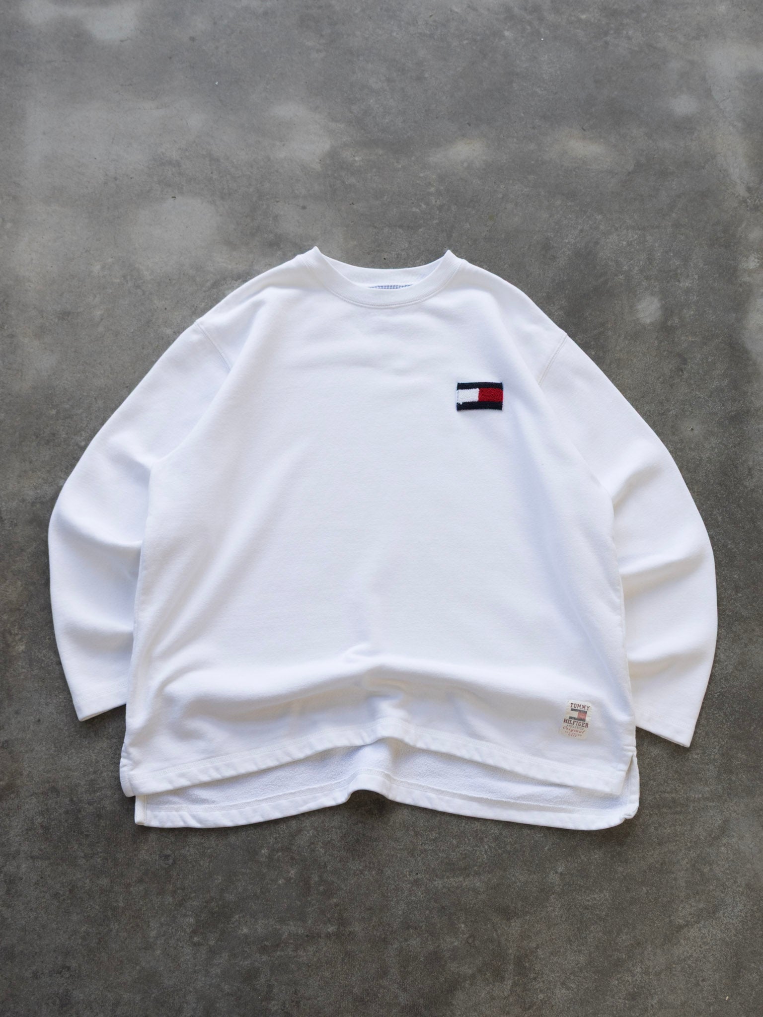 Vintage White Tommy Hilfiger Sweatshirt (L)