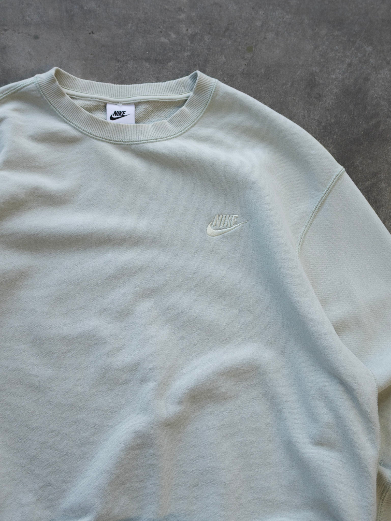 Vintage Pale Green Nike Sweatshirt (L)