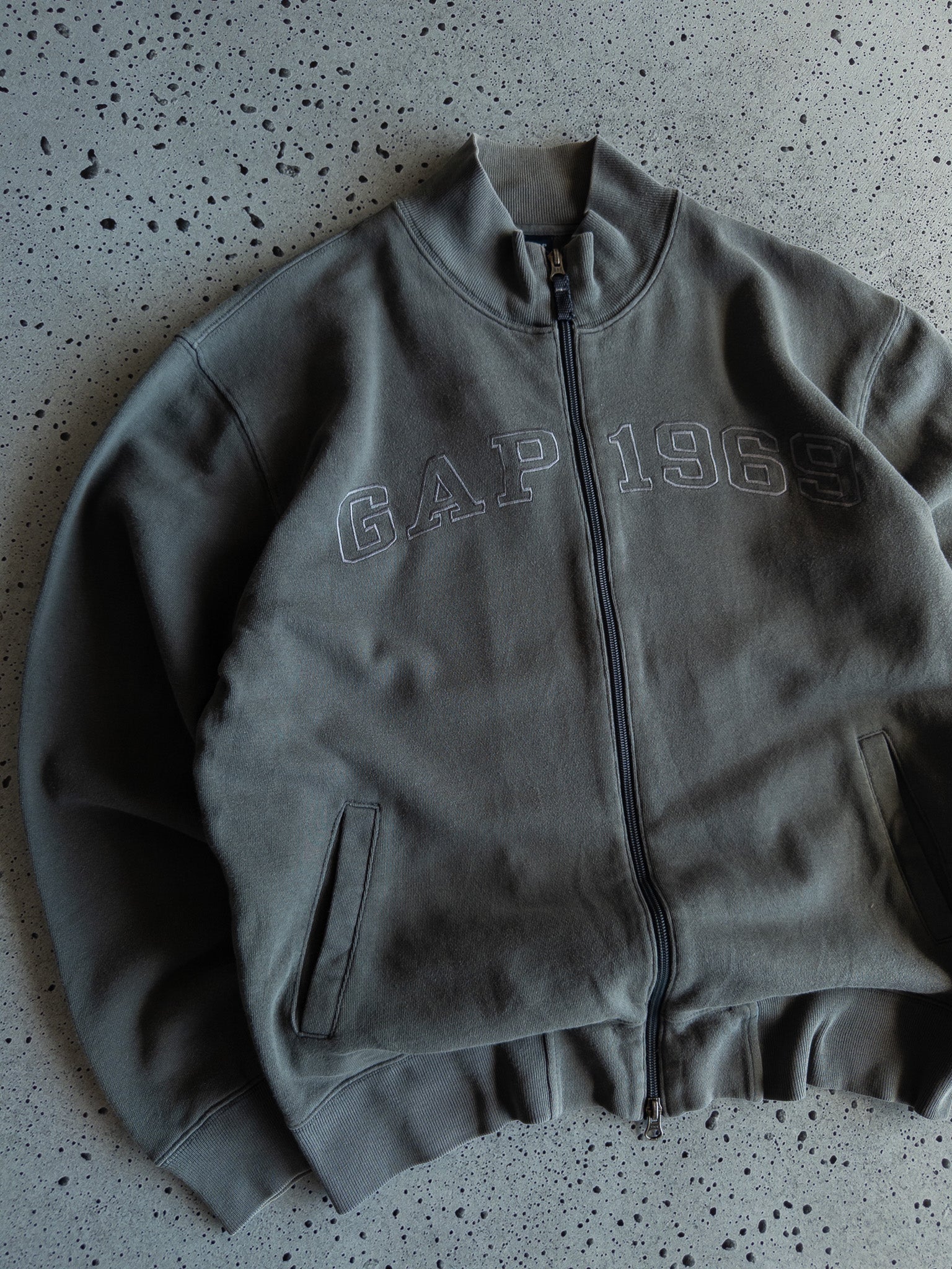 Vintage Gap Zip Sweatshirt (M)