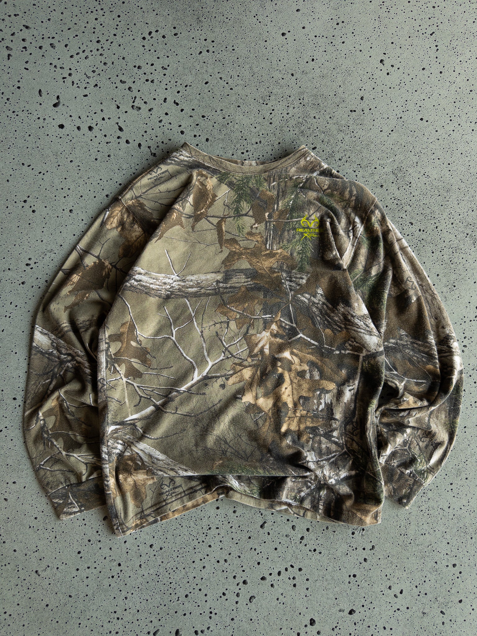 Vintage Realtree Camo Long Sleeve Tee (M)