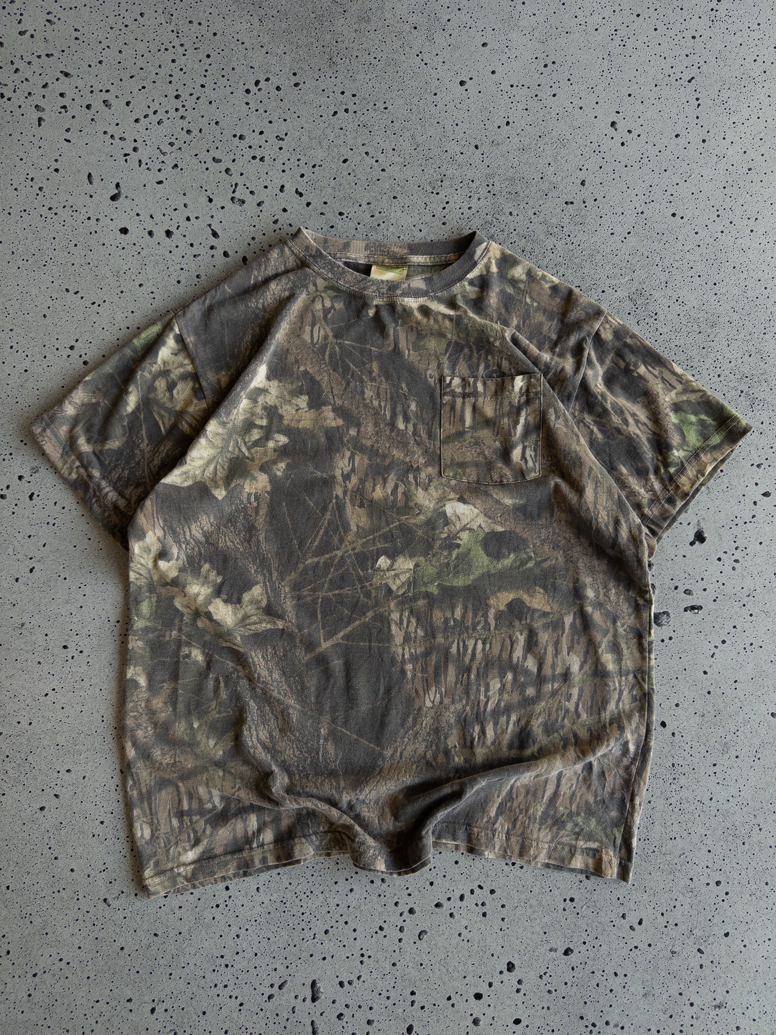 Vintage Mossy Oak Camo Pocket Tee (XL)