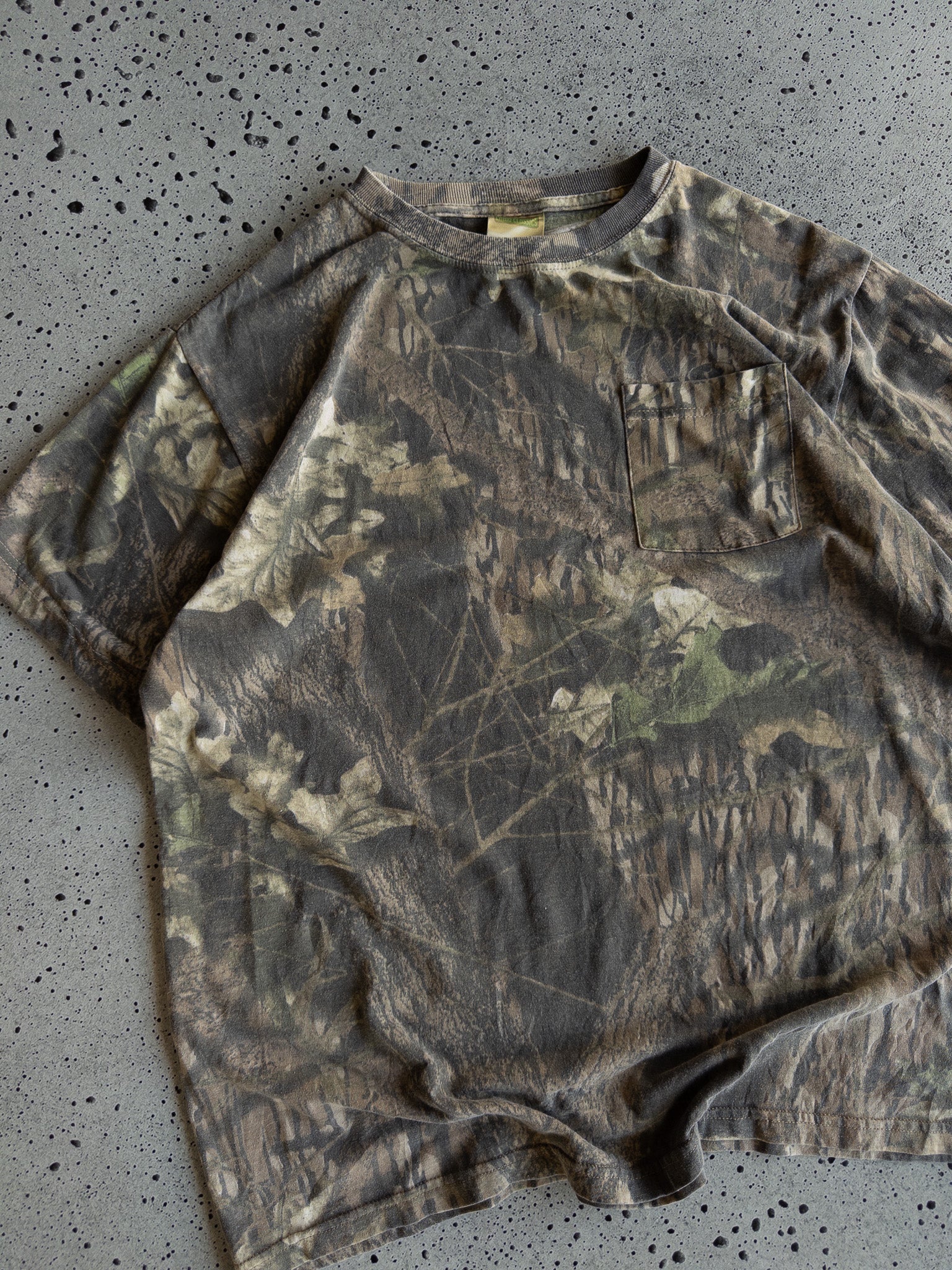 Vintage Mossy Oak Camo Pocket Tee (XL)