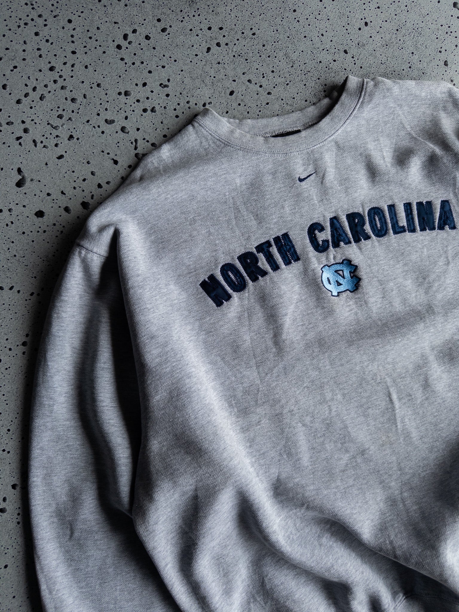Vintage North Carolina Tar Heels Nike Sweatshirt (XL)