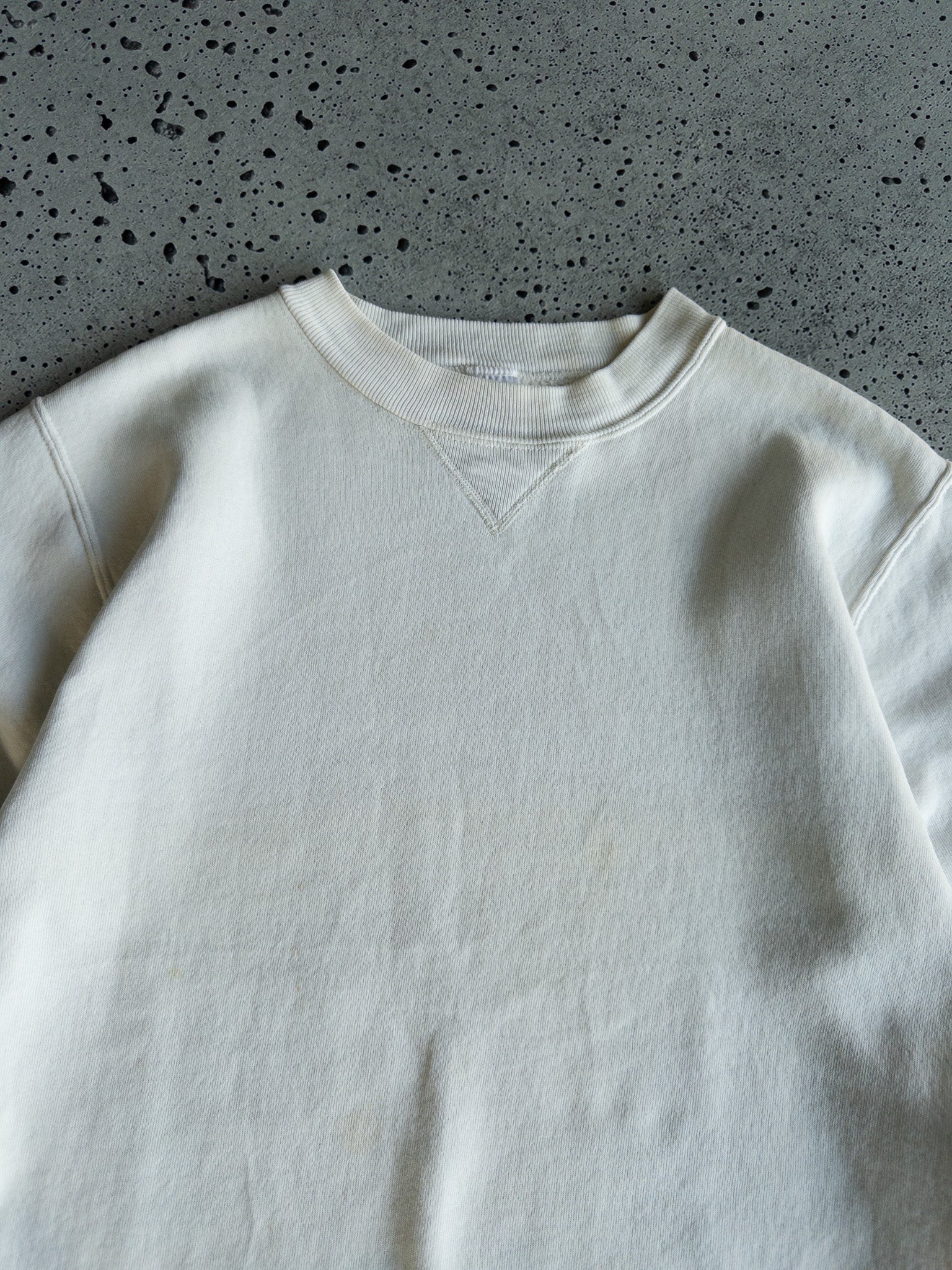 Vintage Russell Blank White Sweatshirt (M)