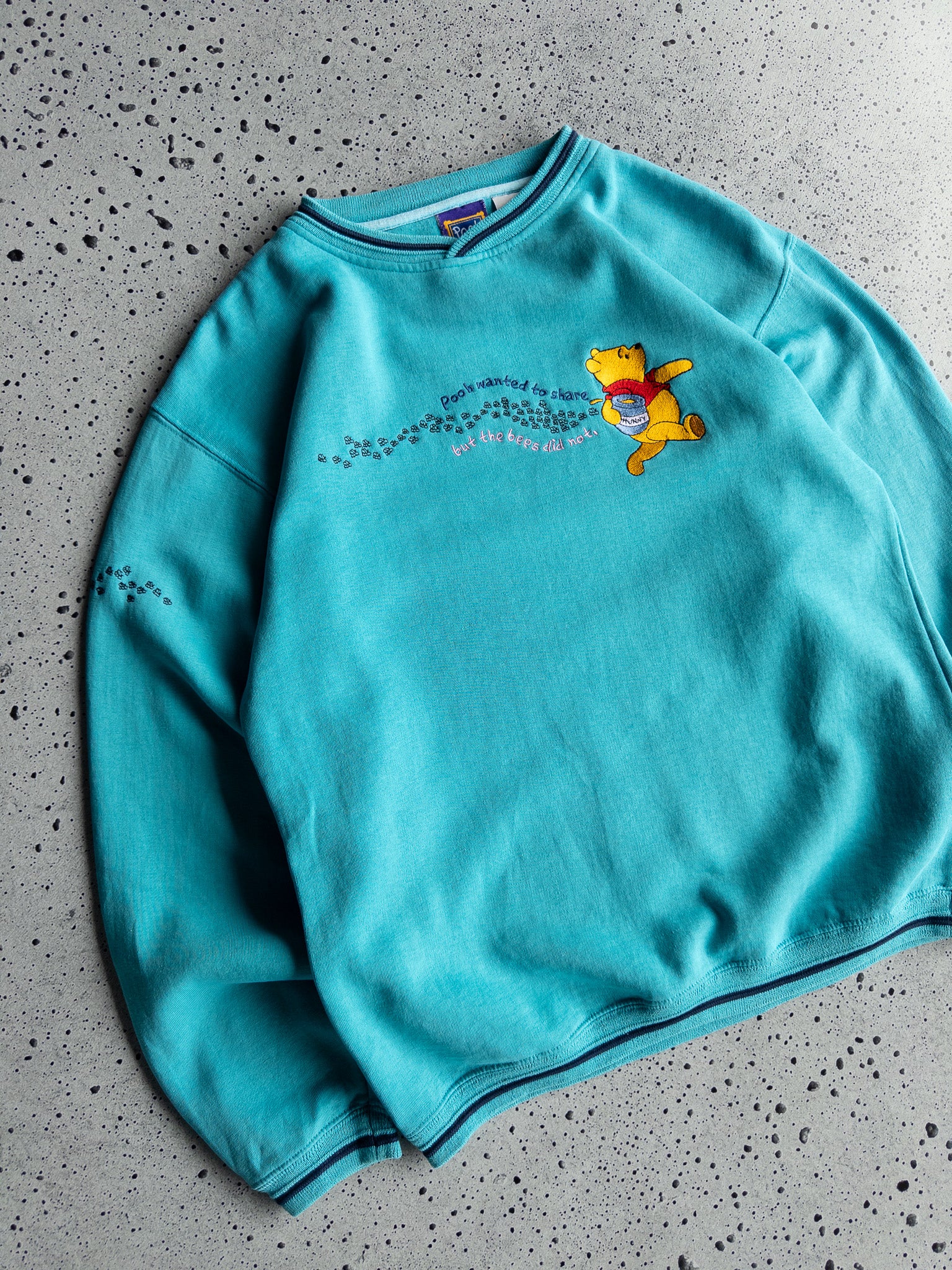 Vintage 'Pooh Wanted To Share, But The Bees Did Not' Sweatshirt (M)