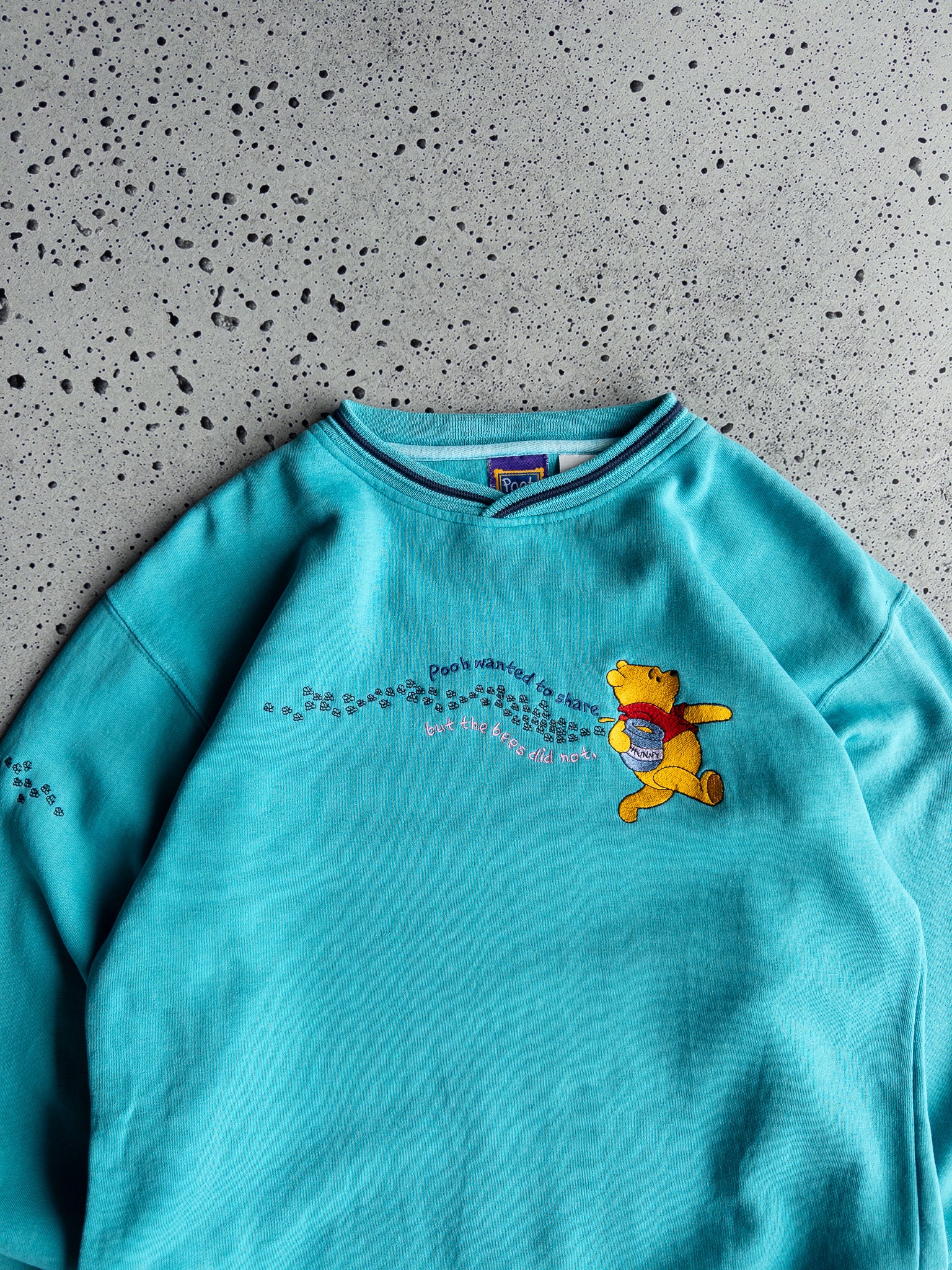 Vintage 'Pooh Wanted To Share, But The Bees Did Not' Sweatshirt (M)