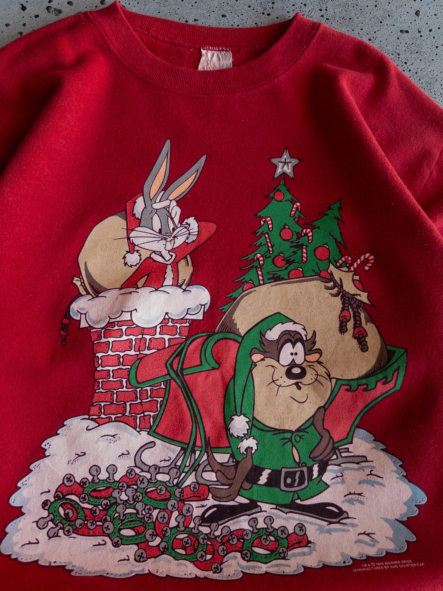 Vintage 1994 Bugs Bunny & Taz Christmas Sweatshirt (M)