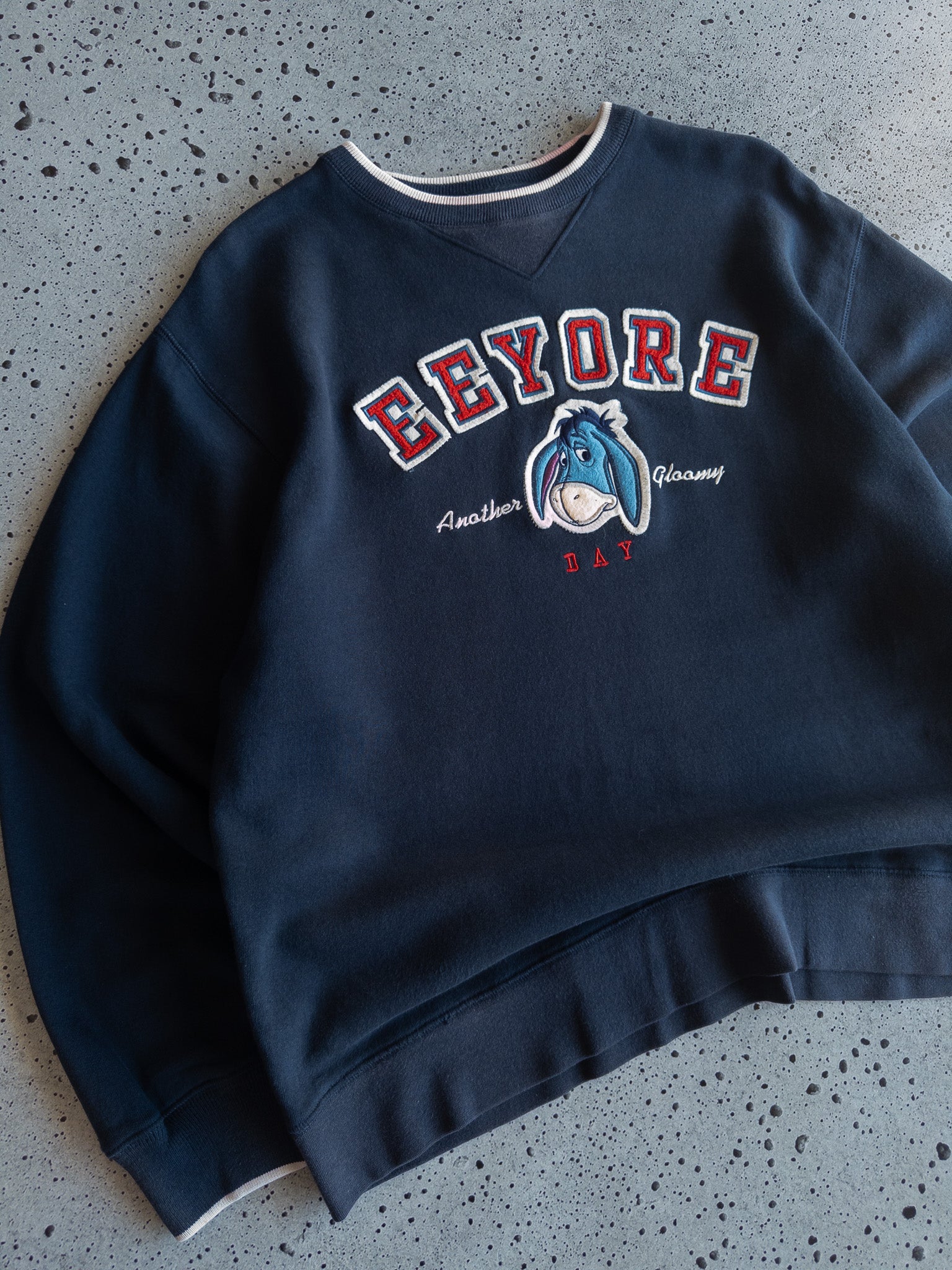 Vintage Eeyore Sweatshirt (L)