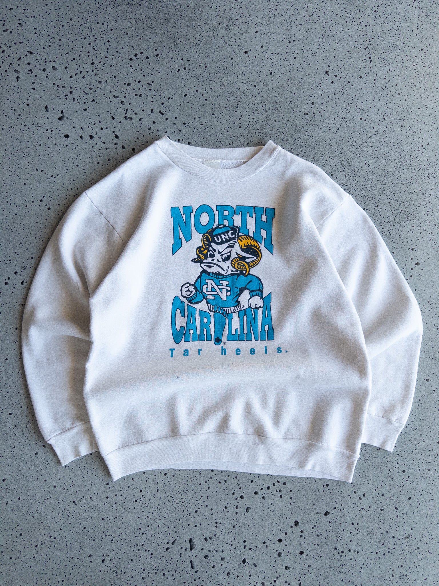 Vintage '90s North Carolina Tar Heels Sweatshirt (M)