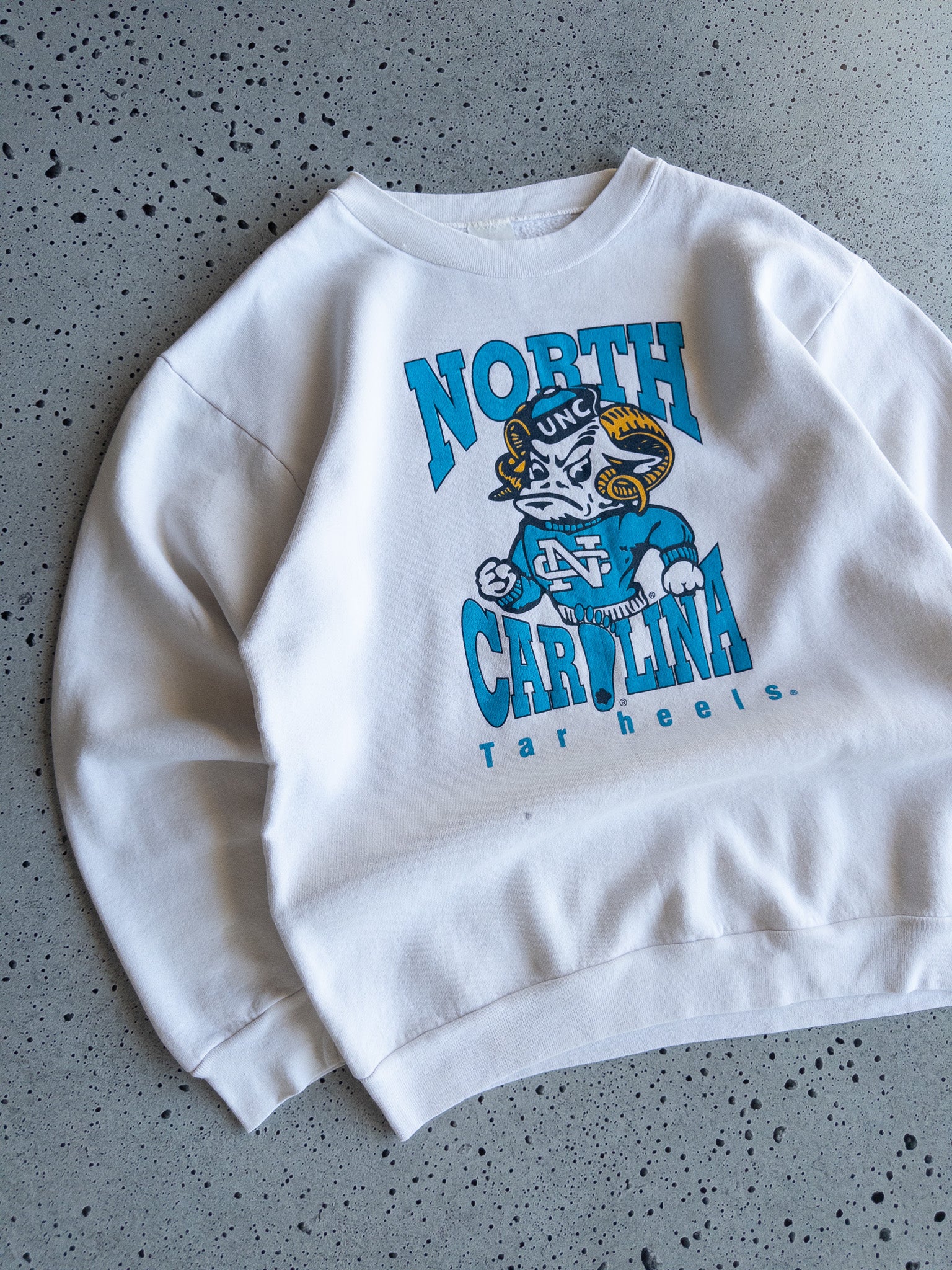 Vintage '90s North Carolina Tar Heels Sweatshirt (M)