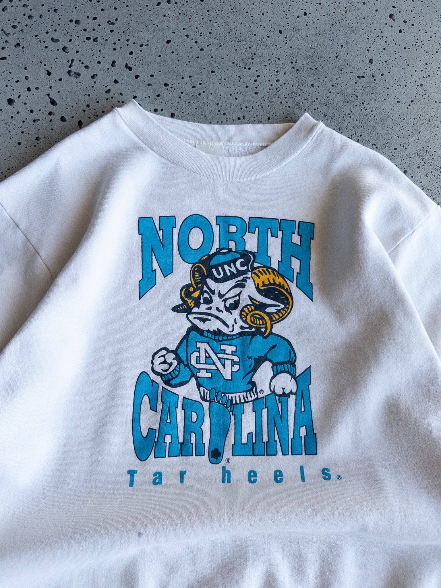 Vintage '90s North Carolina Tar Heels Sweatshirt (M)