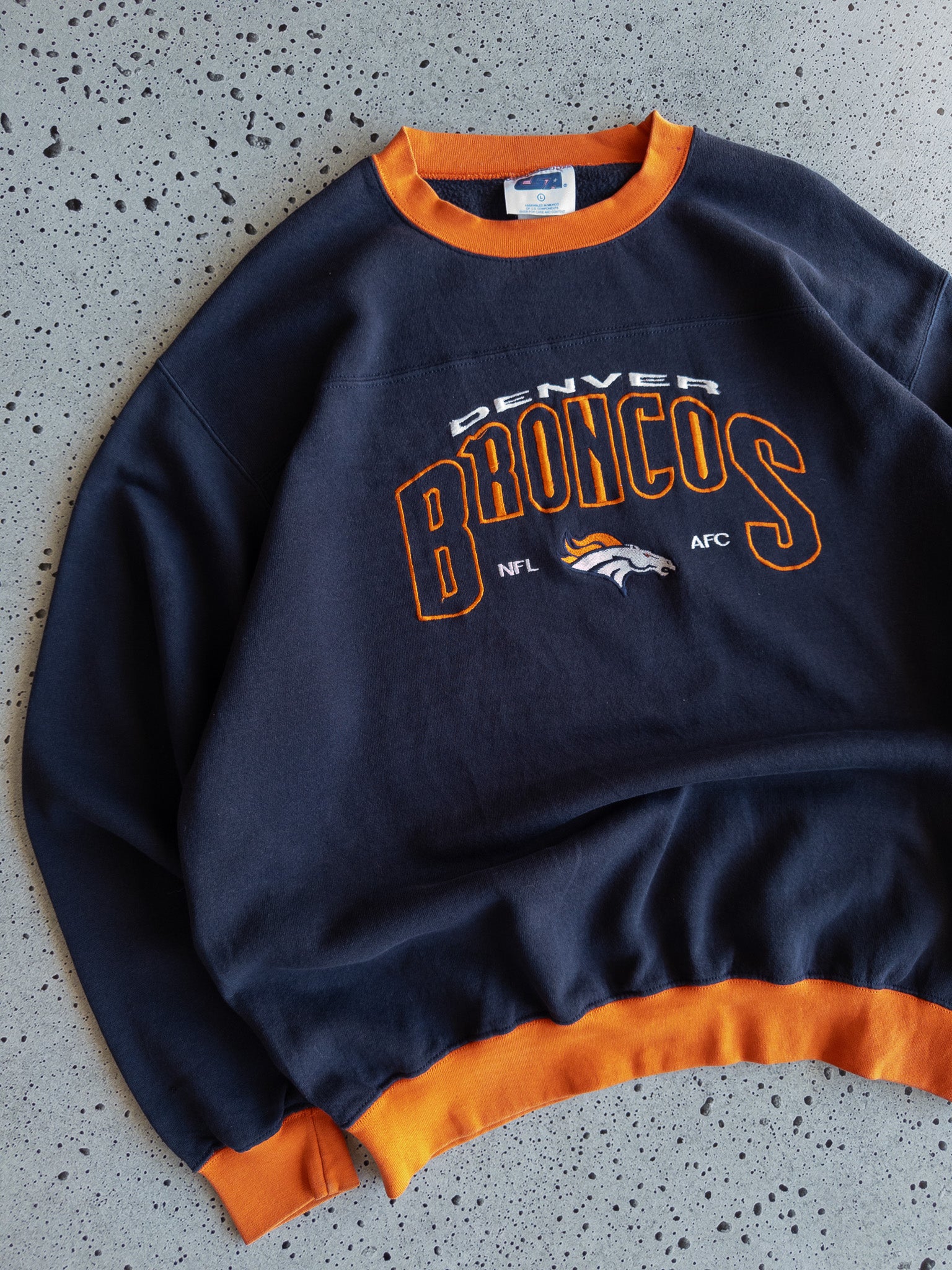 Vintage Denver Broncos Sweatshirt (XL)